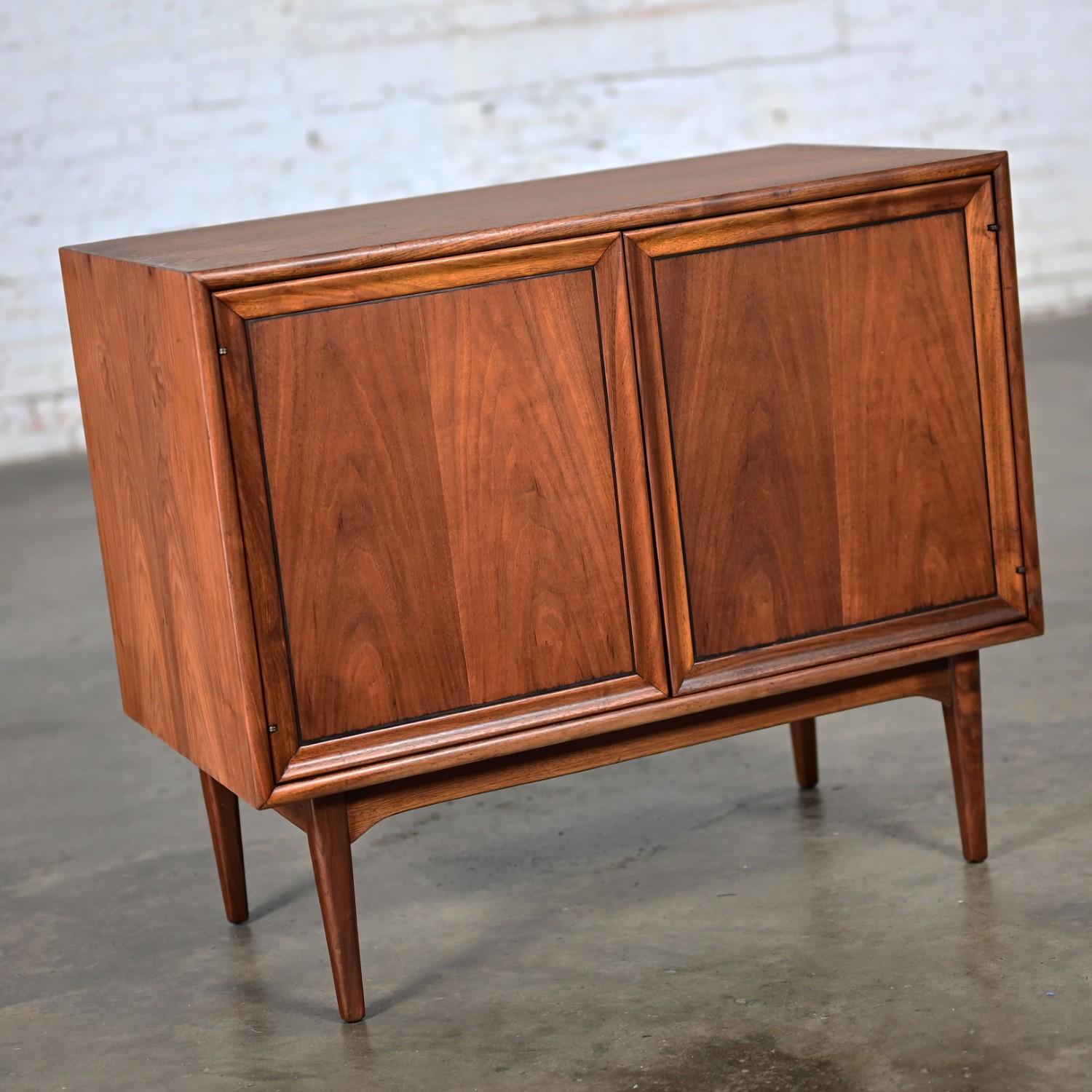 1965 MCM Drexel Declaration Record Cabinet by Kipp Stewart & Stewart MacDougall In Good Condition In Topeka, KS