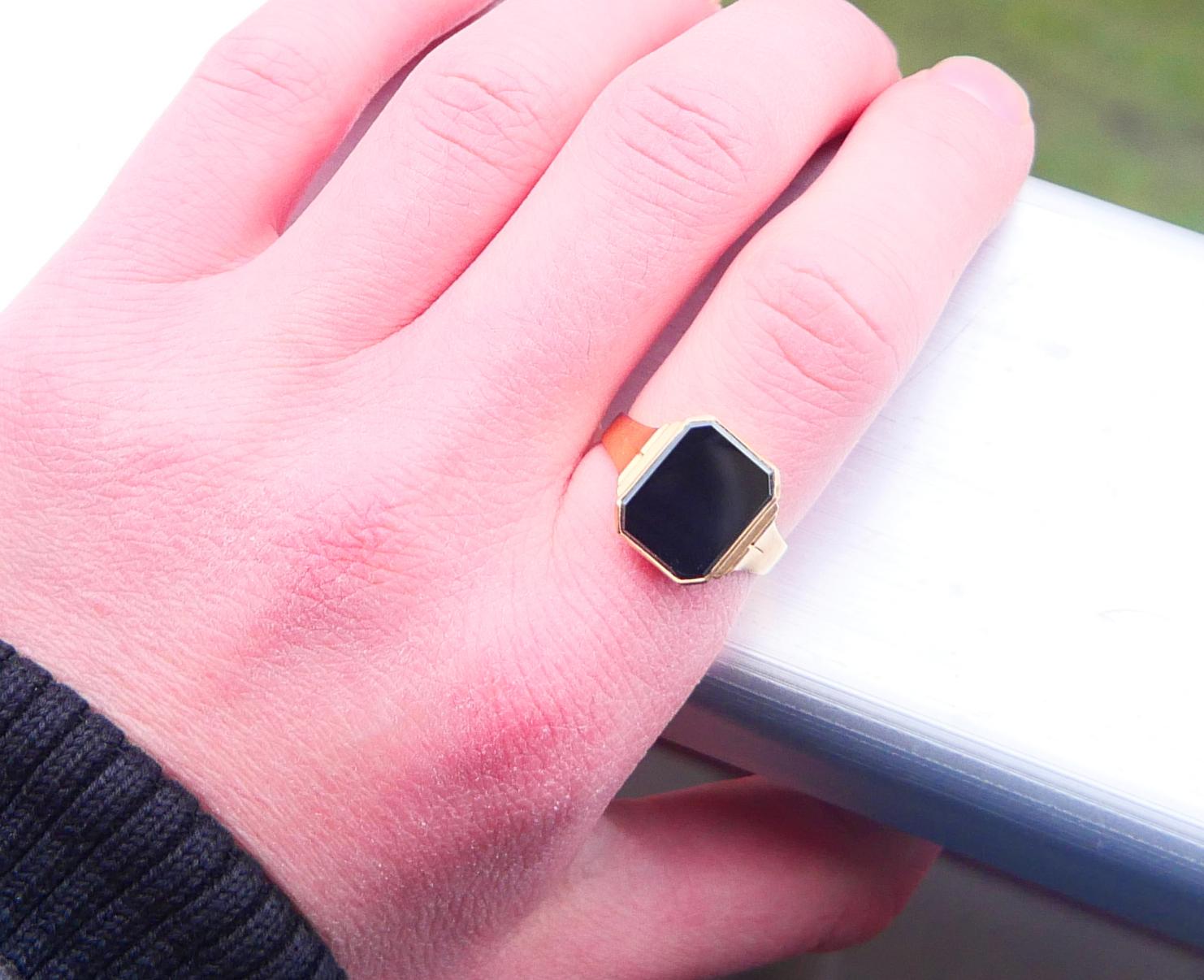 1965 Men Signet Ring Hematite solid 18K Gold Ø 9.75 US / 5.48 gr For Sale 1
