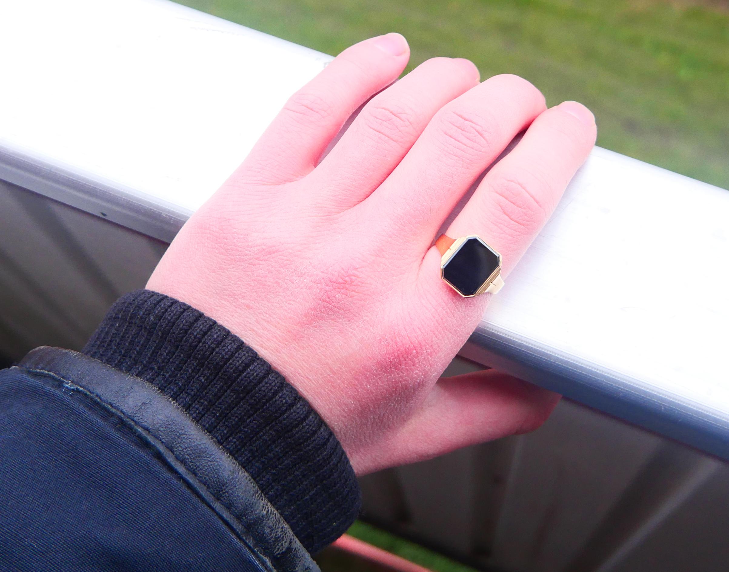 1965 Men Signet Ring Hematite solid 18K Gold Ø 9.75 US / 5.48 gr For Sale 2