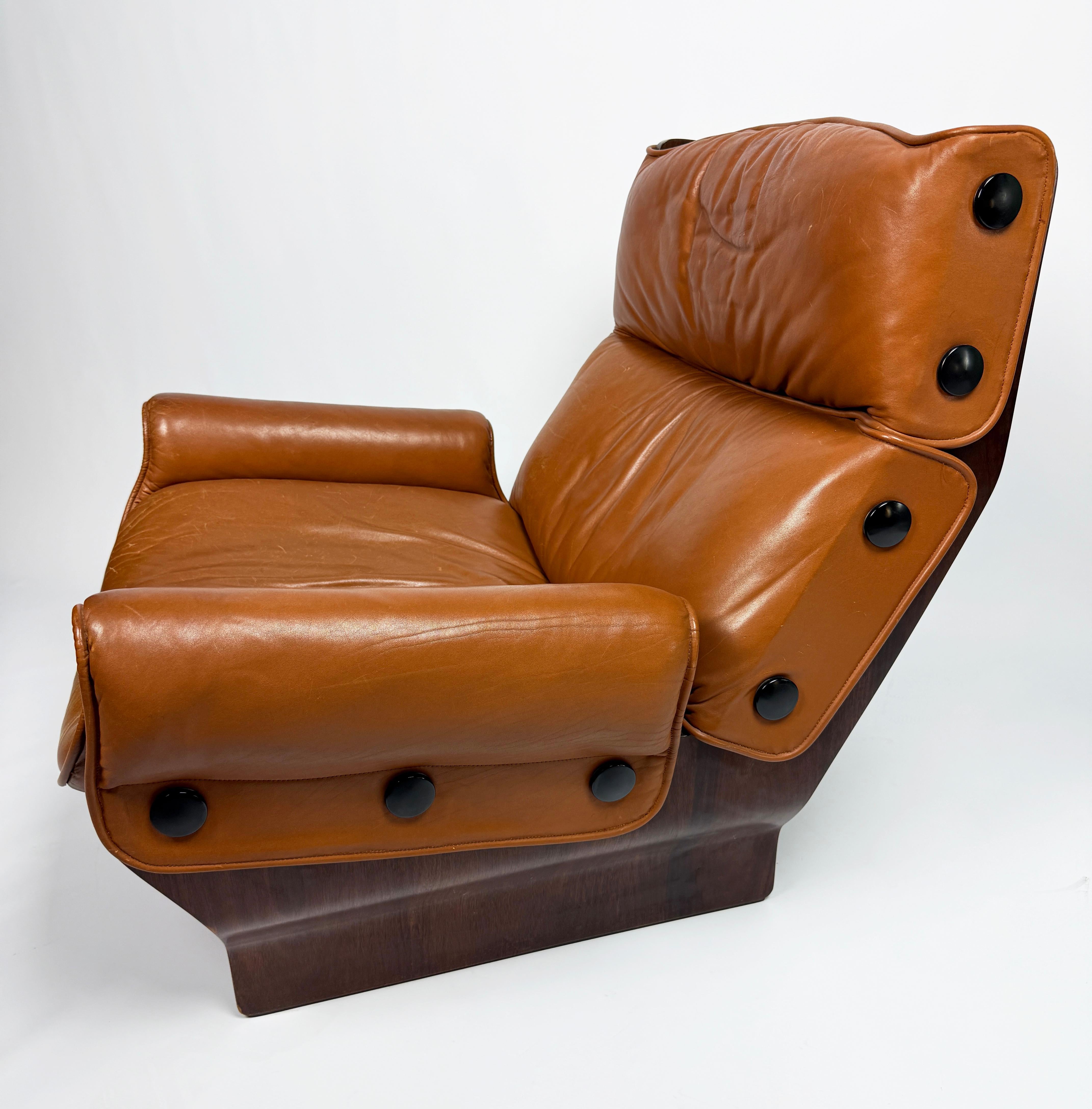 1965 osvaldo Borsani für Tecno P 110 Canada Sessel Holz Leder Braun im Zustand „Gut“ im Angebot in Milano, IT