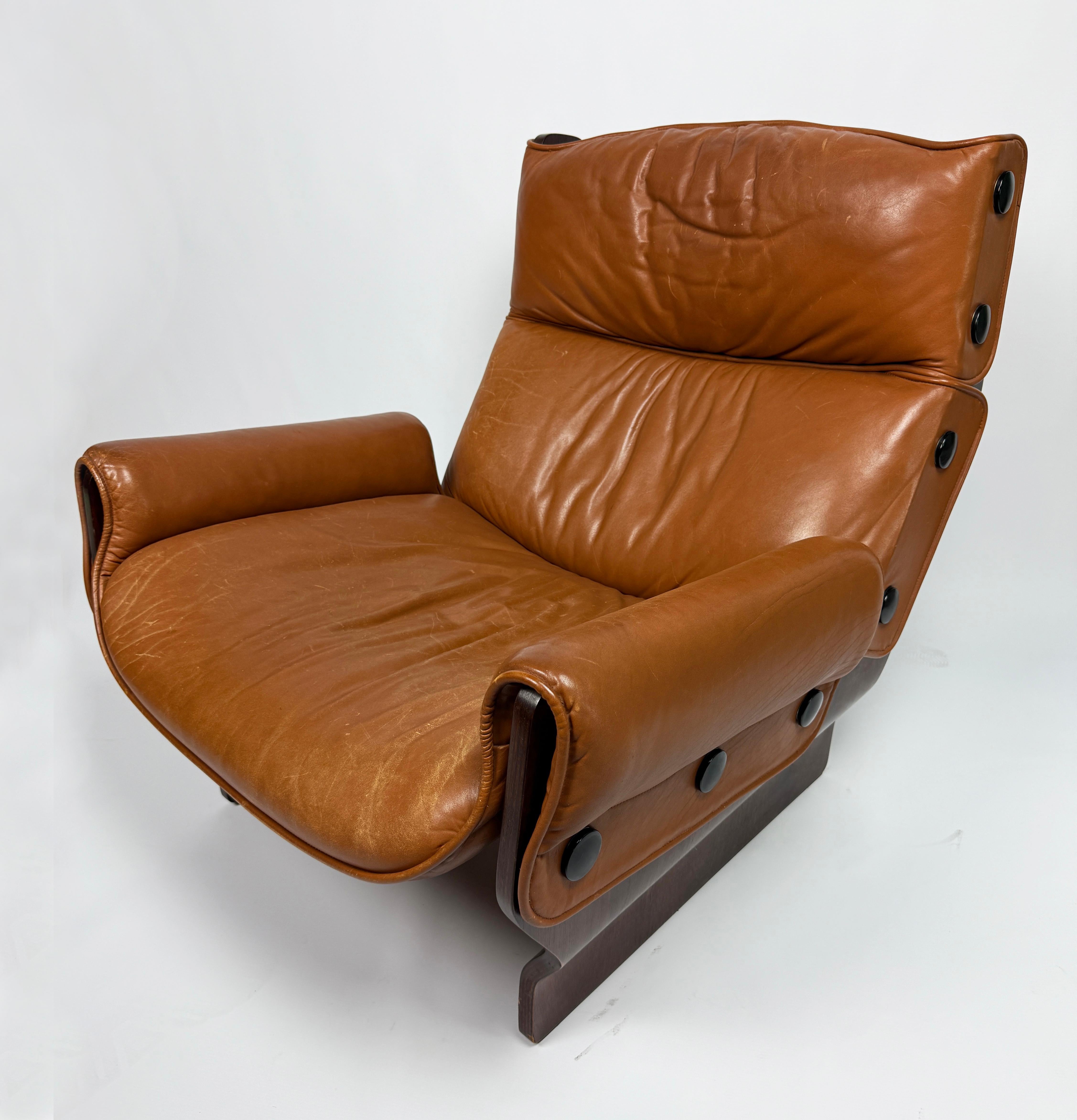 1965 osvaldo Borsani für Tecno P 110 Canada Sessel Holz Leder Braun (Mitte des 20. Jahrhunderts) im Angebot