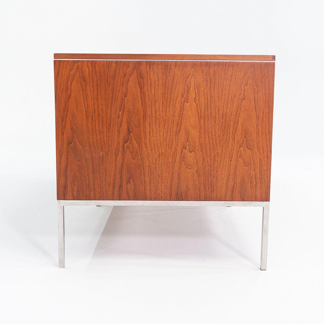 Milieu du XXe siècle 1965 Roger Sprunger Crédence à huit tiroirs en noyer de Yamasaki Building 75x28x28 en vente