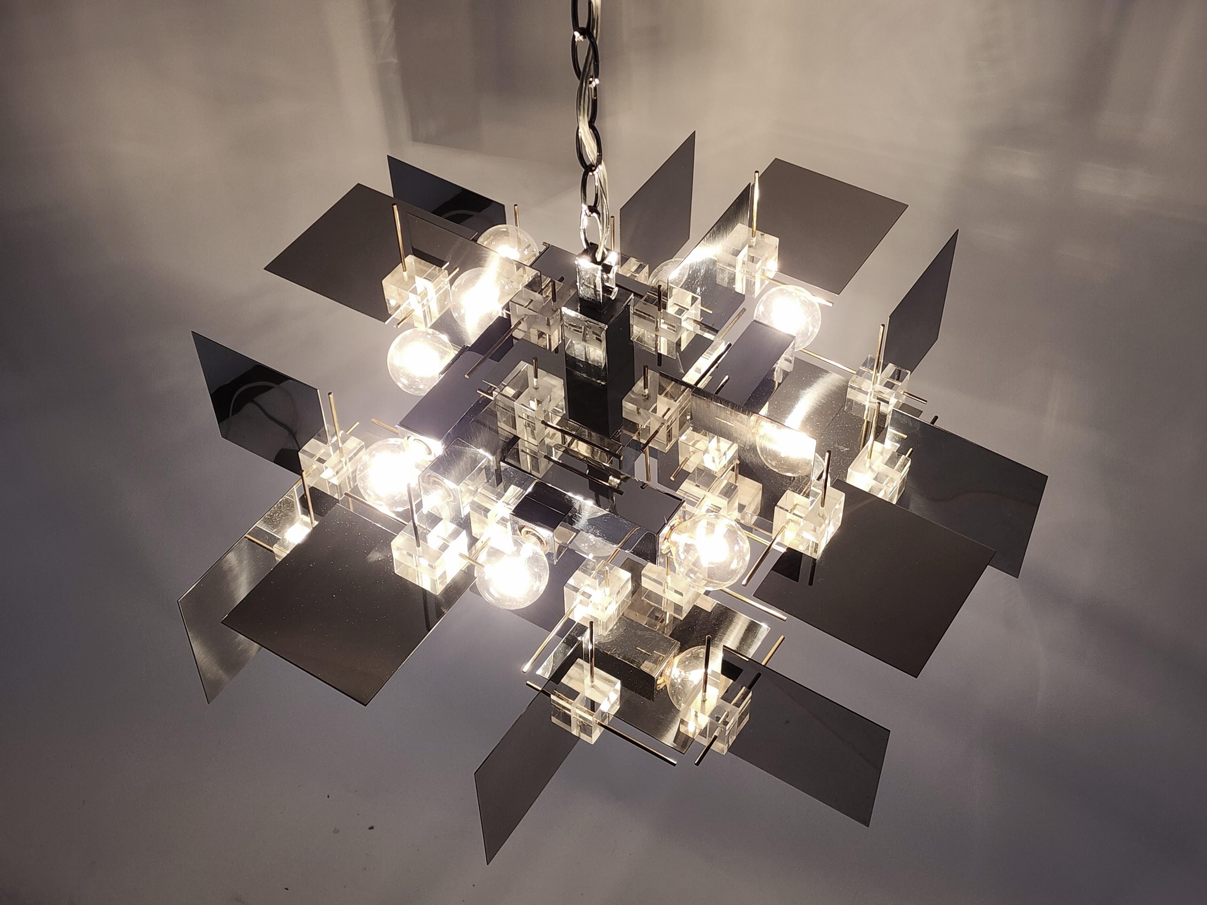 1965 Sciolari Chrome Chandelier with Lucite Cubes and Brass Rods, Italy For Sale 5
