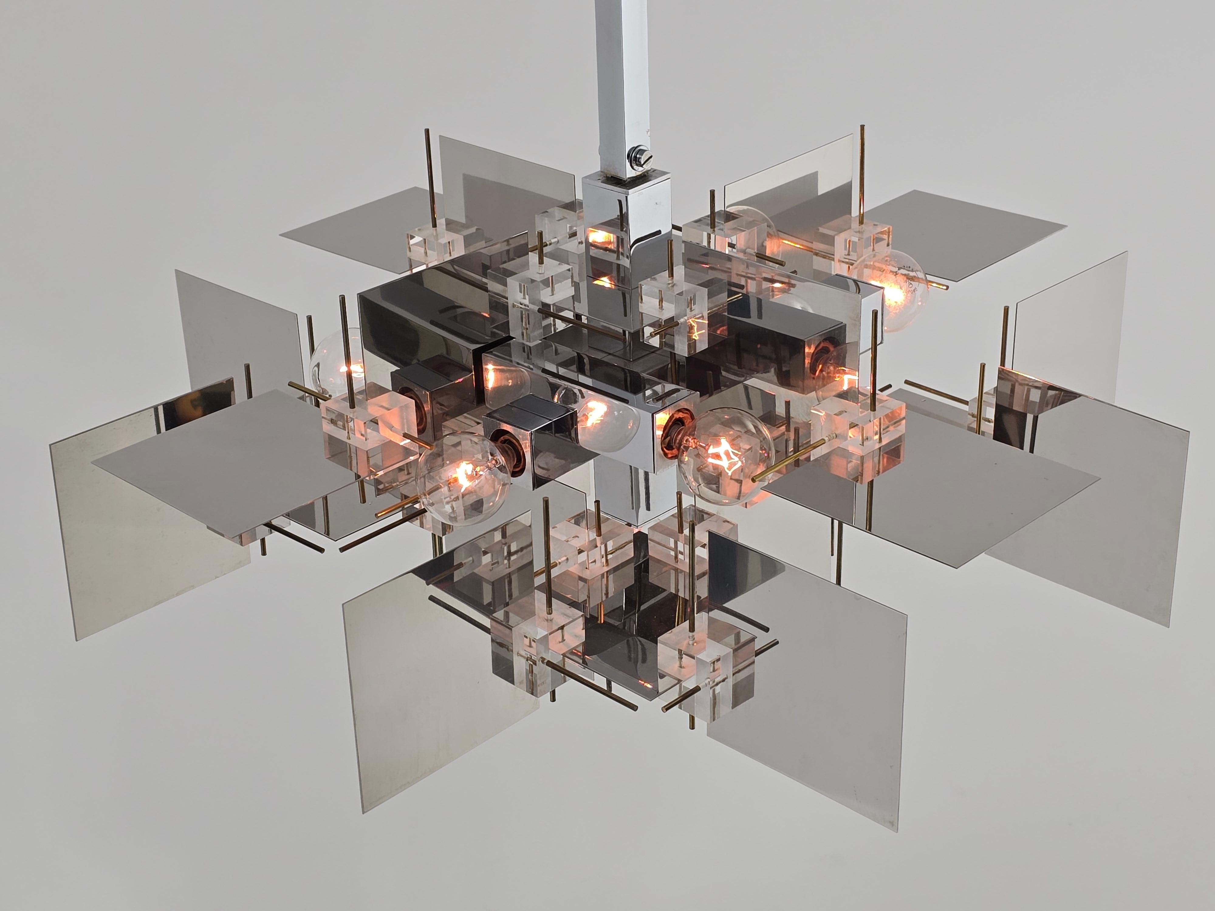 1965 Sciolari Inox Chandelier with Lucite Cubes and Brass Rods, Italy In Good Condition For Sale In St- Leonard, Quebec