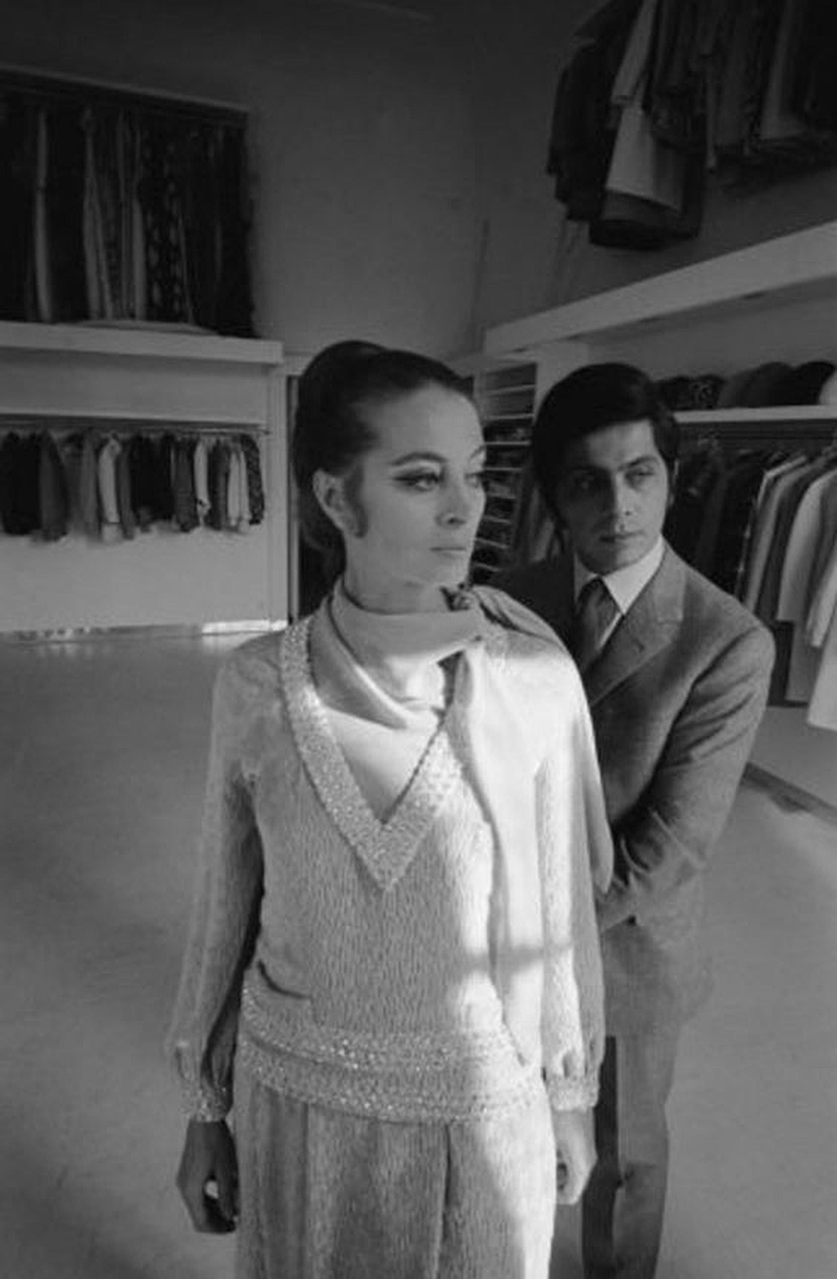 1965 Valentino Haute Couture Museum-Held Beaded Lamé Ivory Lace Mod Shift Dress For Sale 5