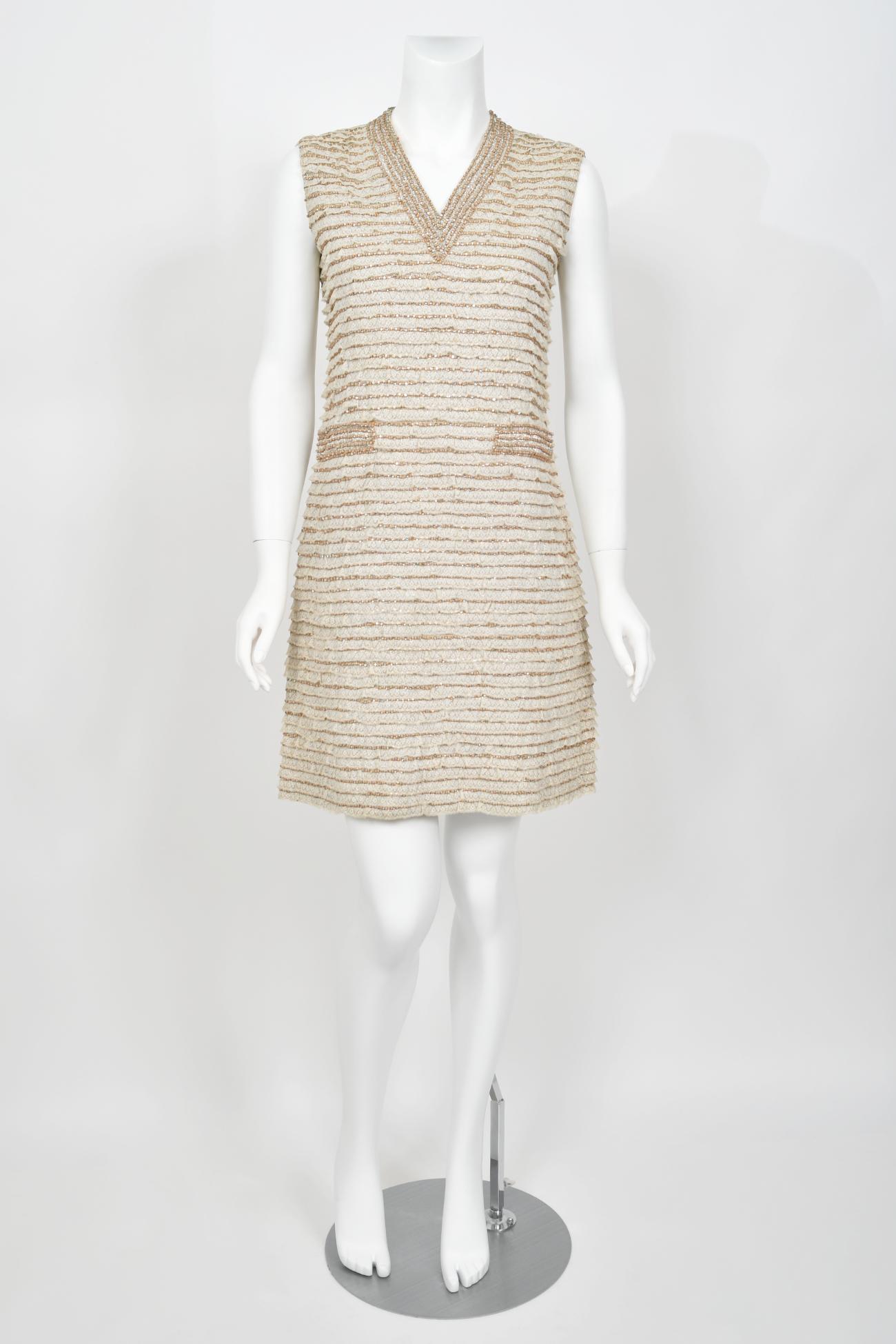 1965 Valentino Haute Couture Museum-Held Beaded Lamé Ivory Lace Mod Shift Dress In Good Condition For Sale In Beverly Hills, CA