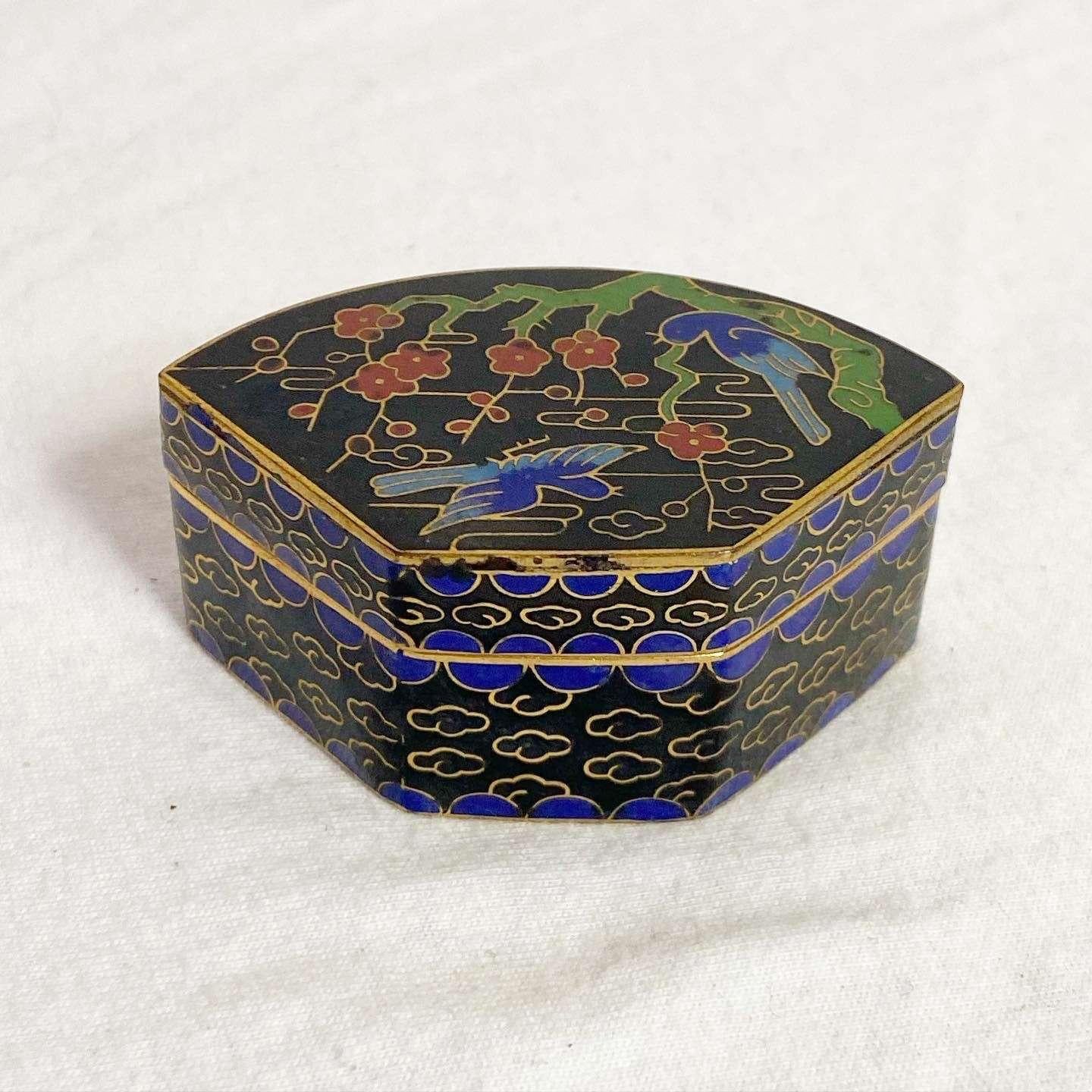 1965 Vintage Chinoiserie Enameled Trinket Box In Good Condition For Sale In Delray Beach, FL