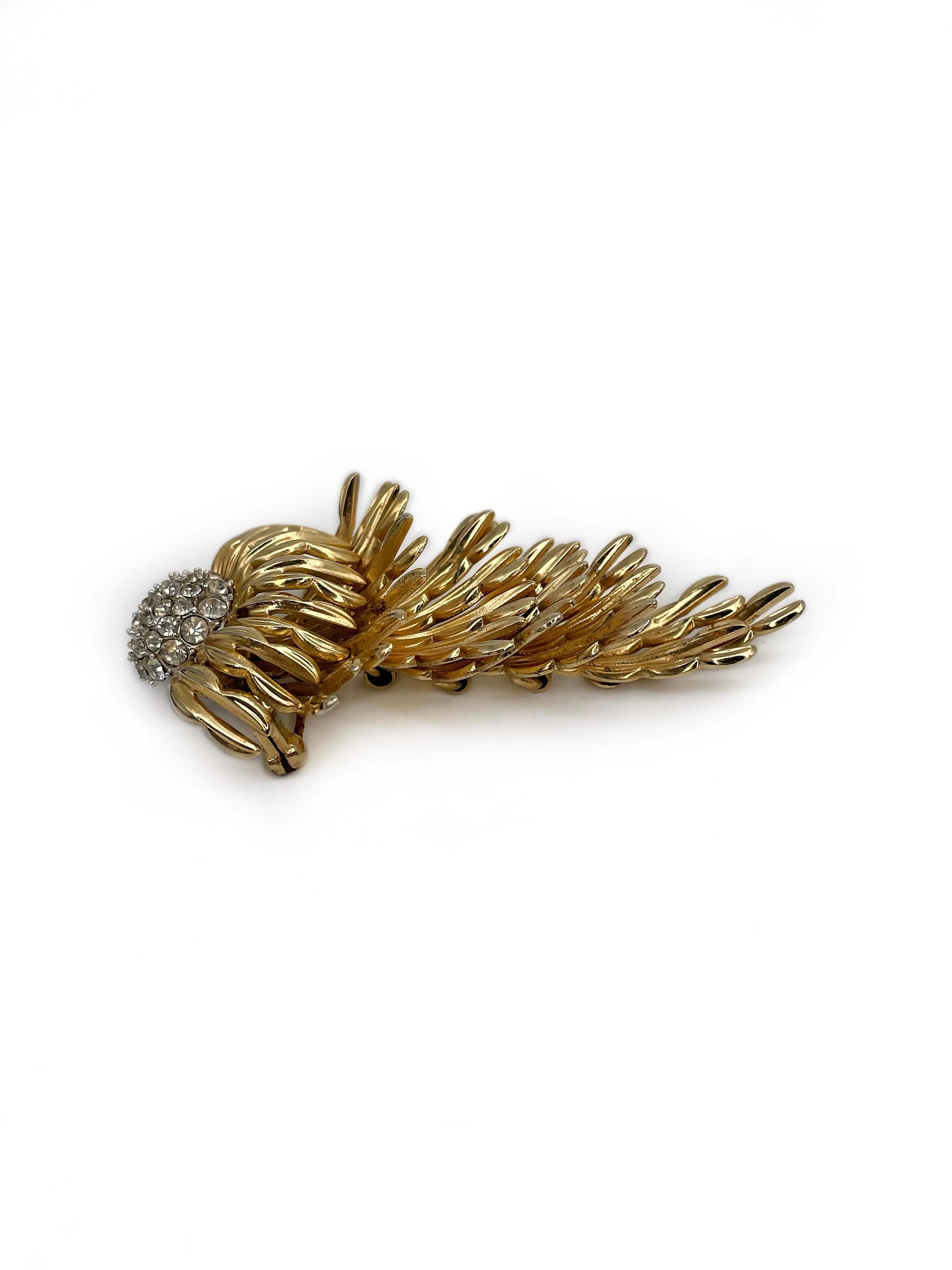 This is an adorable cascading vintage pin brooch designed by Grosse in 1965. This piece is gold plated and adorned with clear rhinestones. 

Markings: “Grosse© - 1965 - Germany” (shown in photos).

Size: 7x3.5cm

———

If you have any questions,