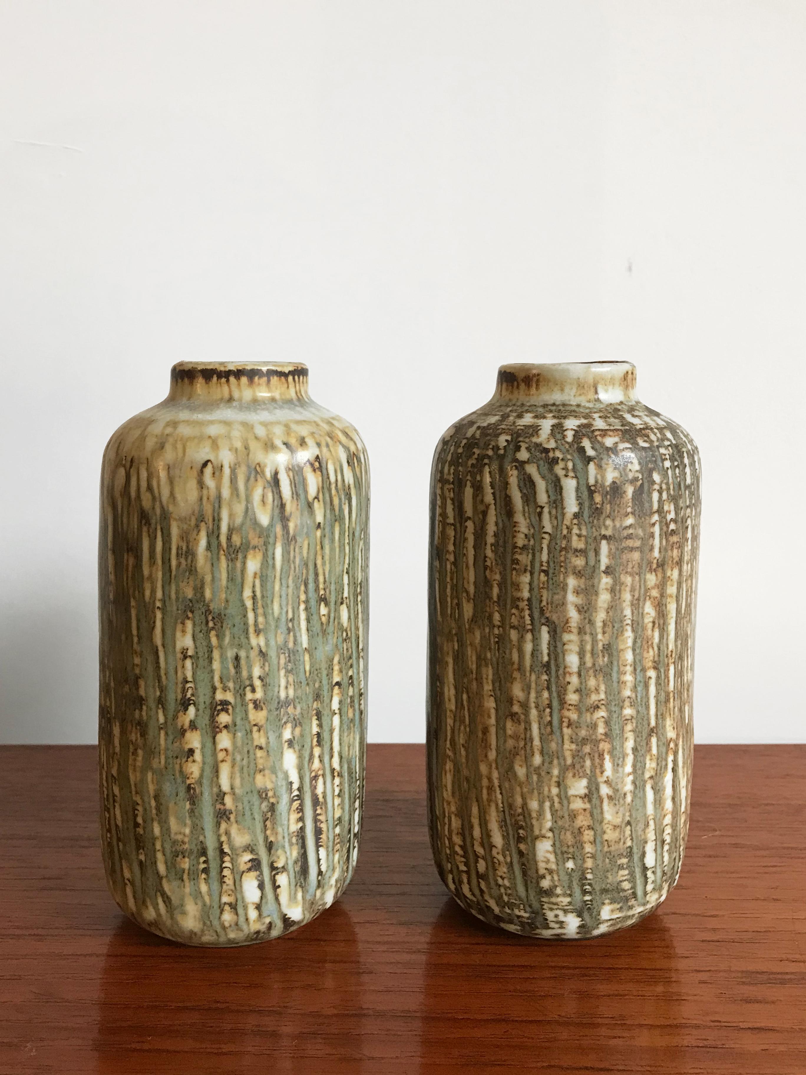Scandinavian Mid-Century Modern design ceramic vases set designed by Gunnar Nylund for Rörstrand, made in Sweden, marked on the bottom, in matte enamel, 19650s.
Dimensions: Height 17 cm, diameter 6 cm.