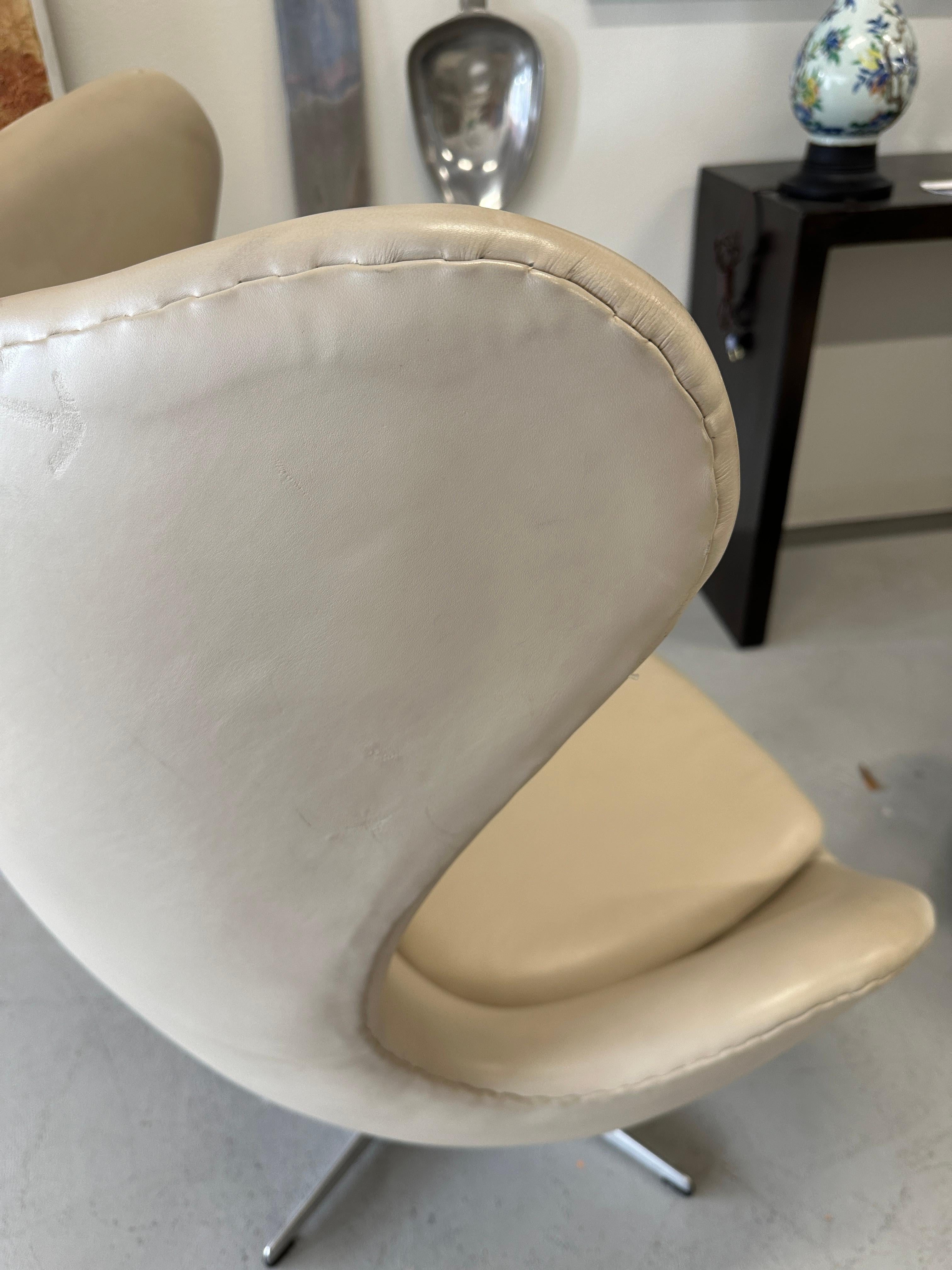 Hand-Crafted 1966 Arne Jacobsen for Fritz Hansen Egg Chair in Leather For Sale
