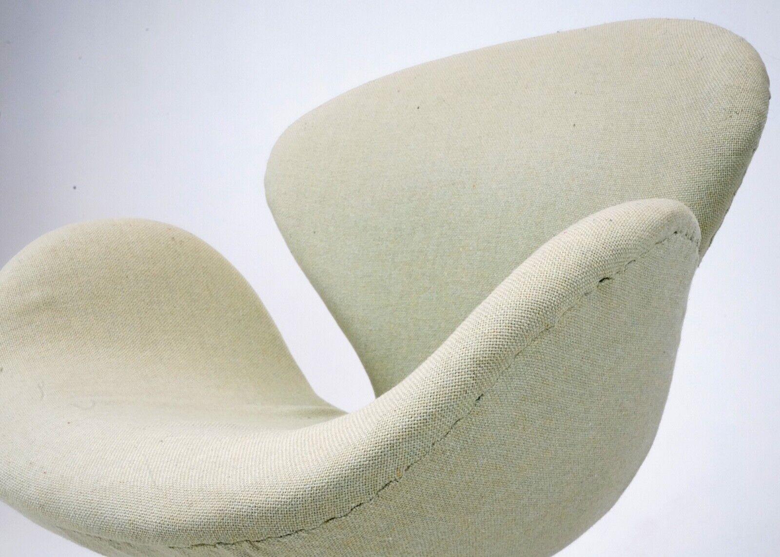 20th Century 1966 Arne Jacobsen Swan Chair Produced By Fritz Hansen