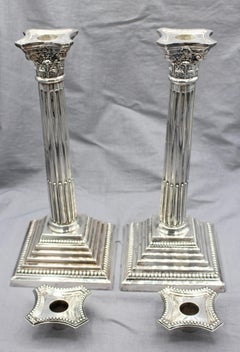 1966 Paire de chandeliers en argent massif de style anglais