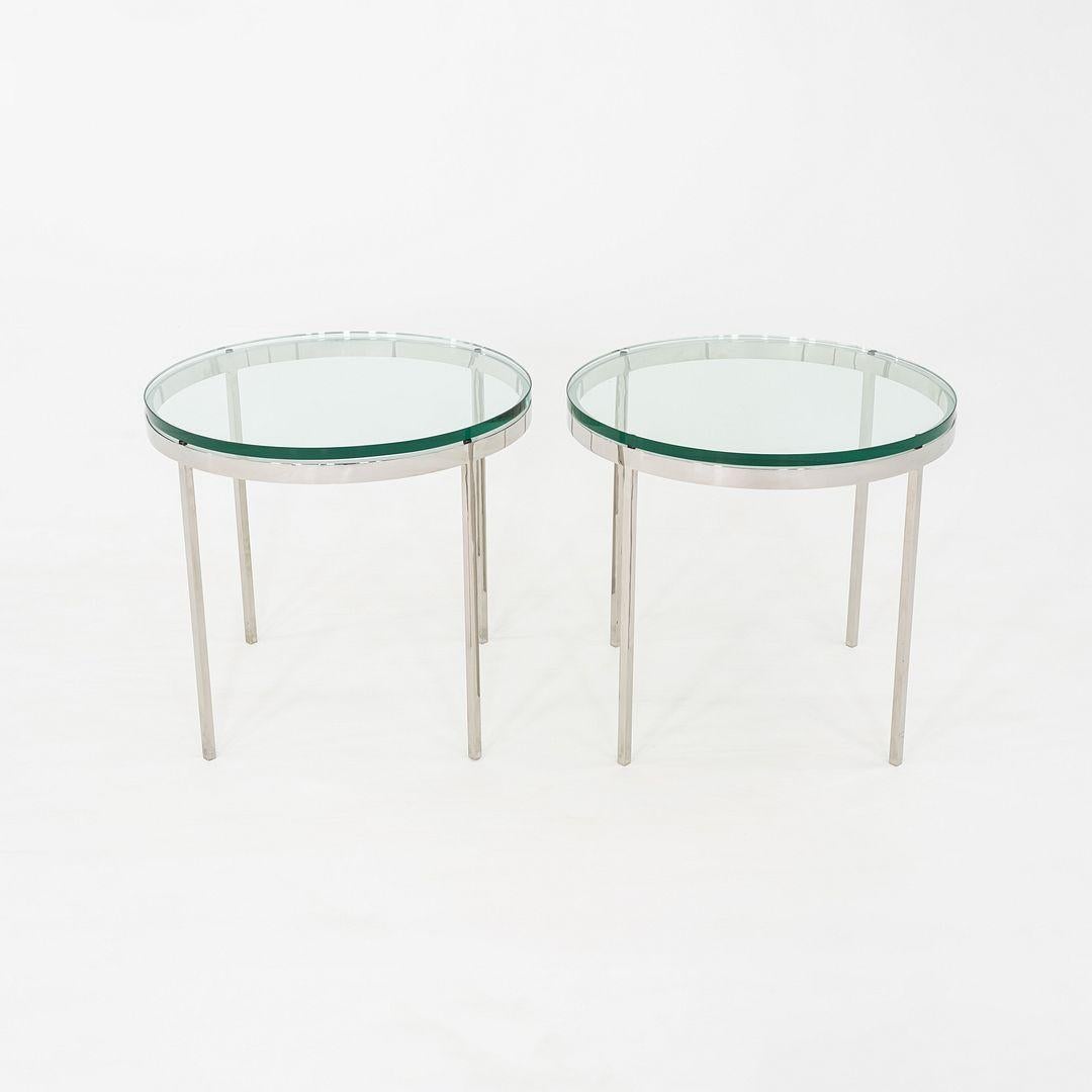 Il s'agit d'une paire de tables d'appoint rondes, conçues par Davis Allen sous la direction de Gordon Bunshaft au sein de SOM. Il est possible que Nicos Zographos ait joué un rôle dans l'exécution de ces dessins, bien que les détails soient plus