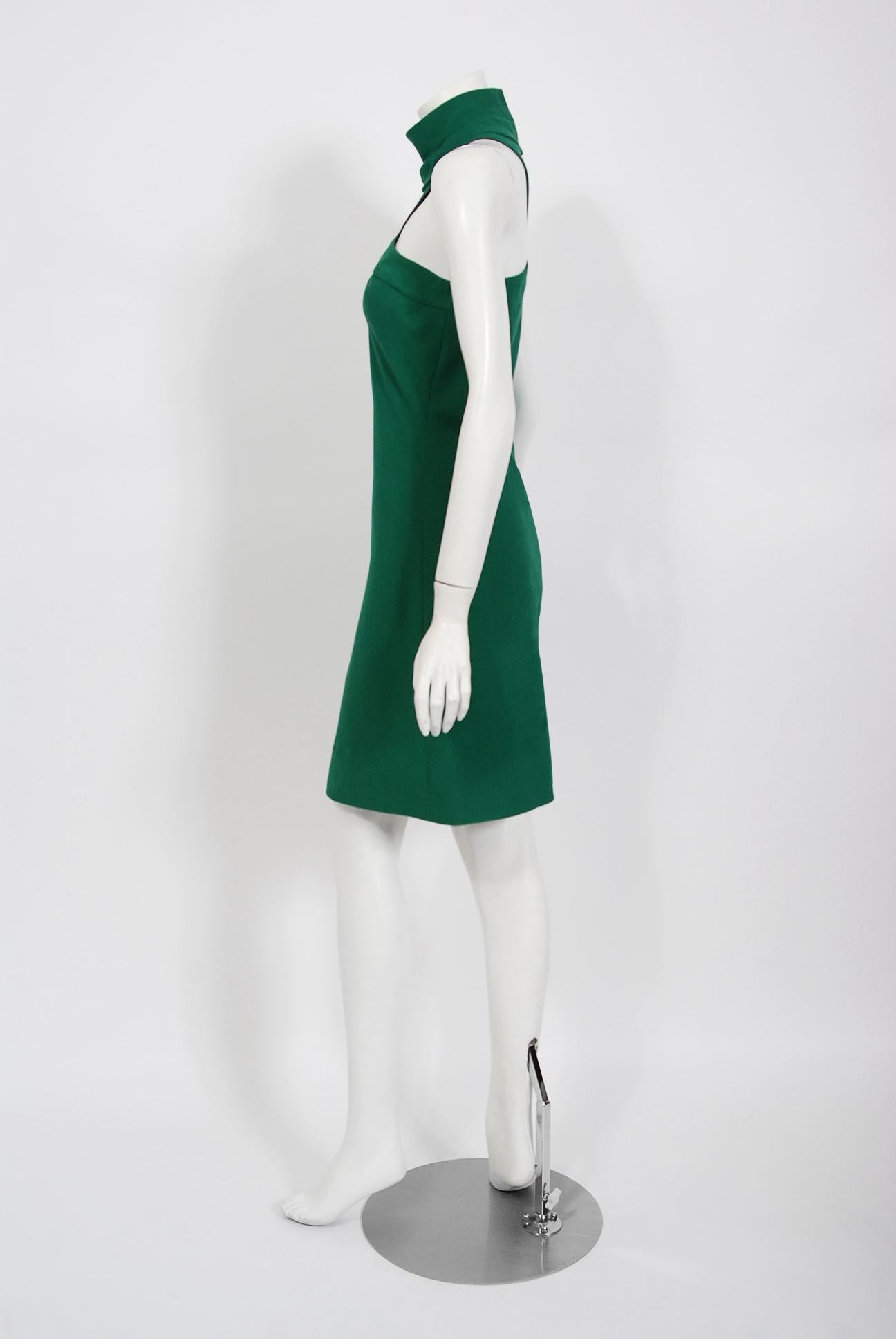 Vintage 1966 Pierre Cardin Haute Couture Documented Green Crepe Turtleneck Dress In Good Condition In Beverly Hills, CA