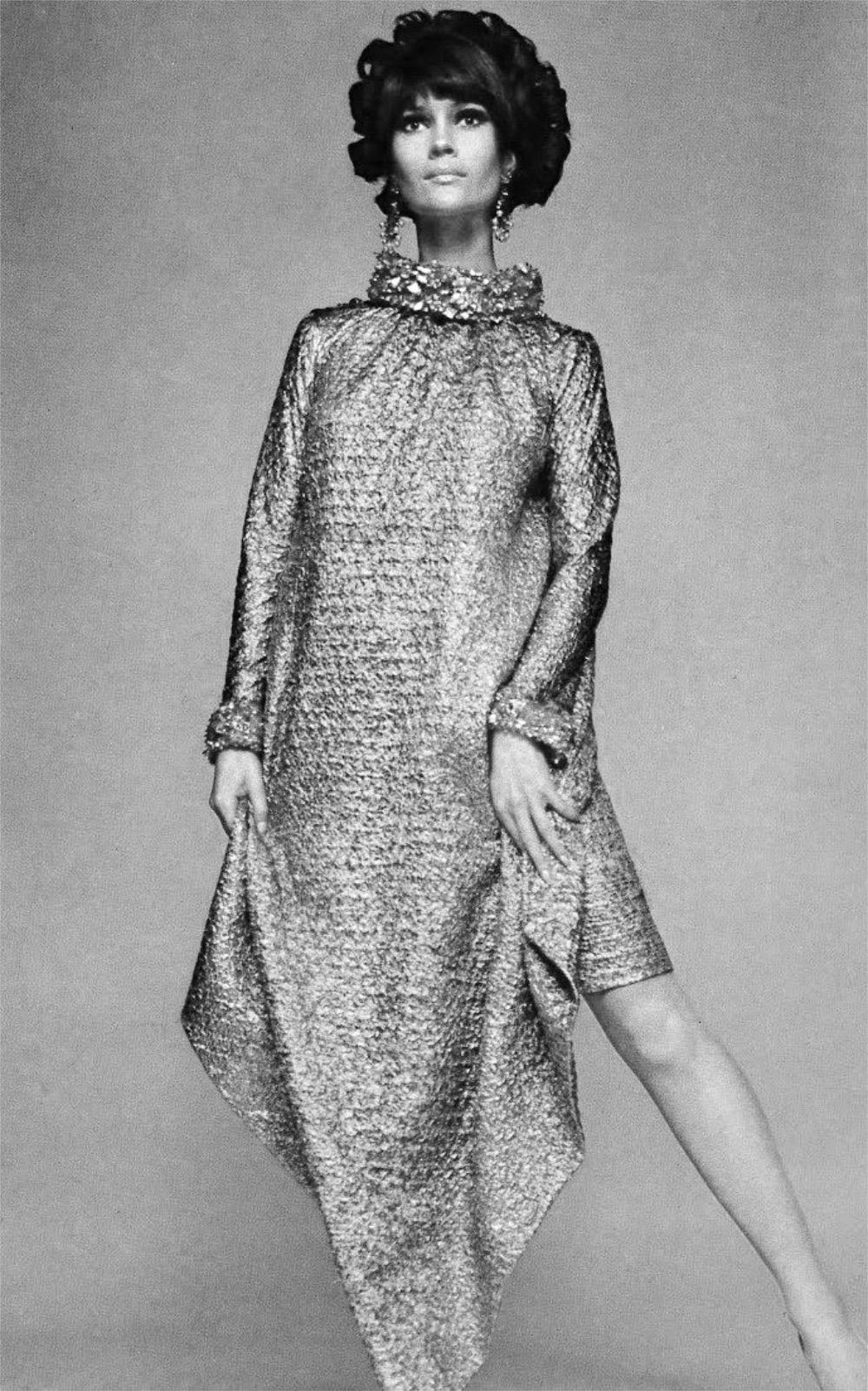 1966 Pierre Cardin Paris Metallic Silver Beaded Sequin Space-Age Mod Mini Dress In Good Condition For Sale In Beverly Hills, CA