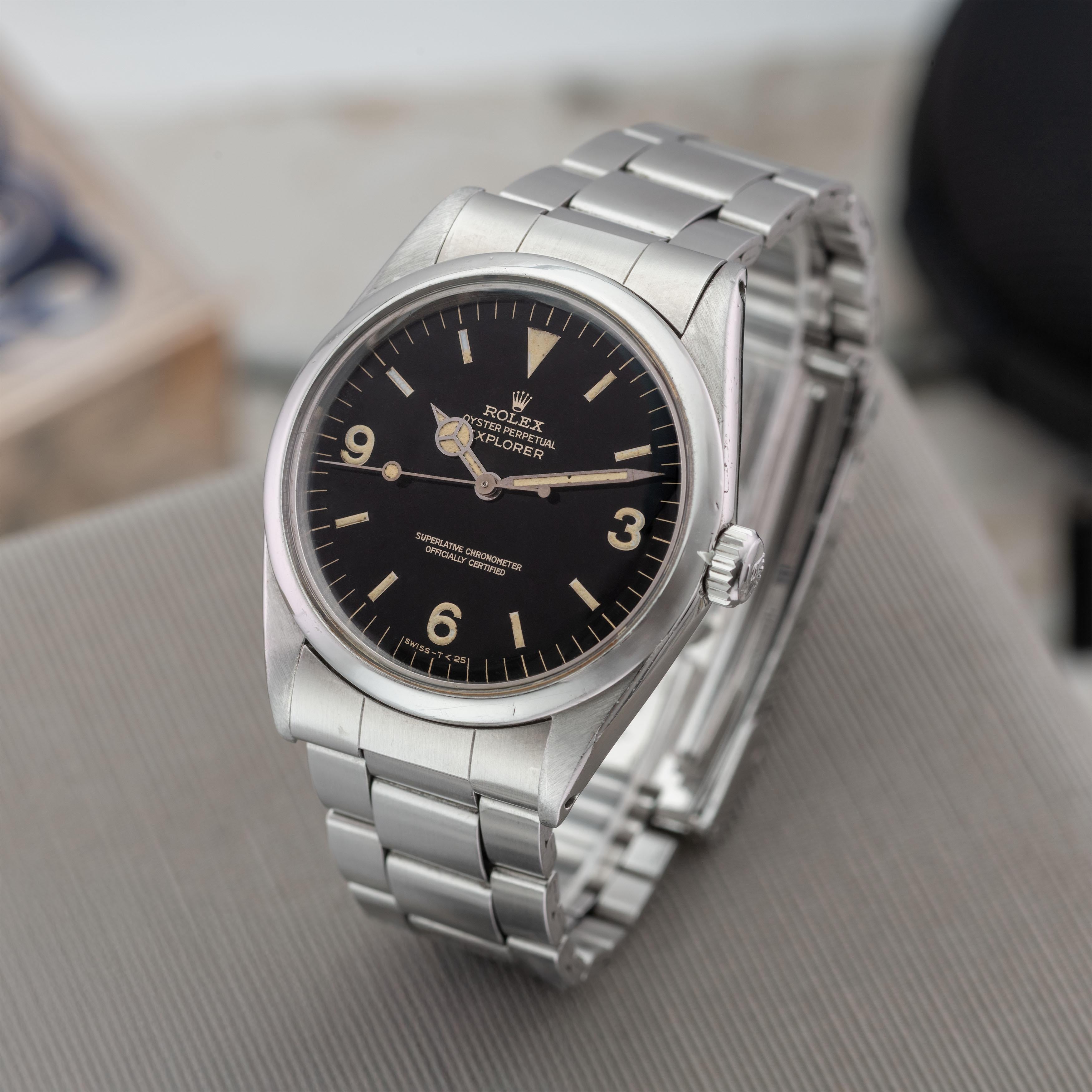 Explorador Dorado Brillante

Presentado en 1960 y en producción hasta 1989, el Rolex Explorer 1016 es una de las referencias más longevas de la historia de la marca. Nació a la sombra de la expedición al Everest de 1953, en la que los primeros