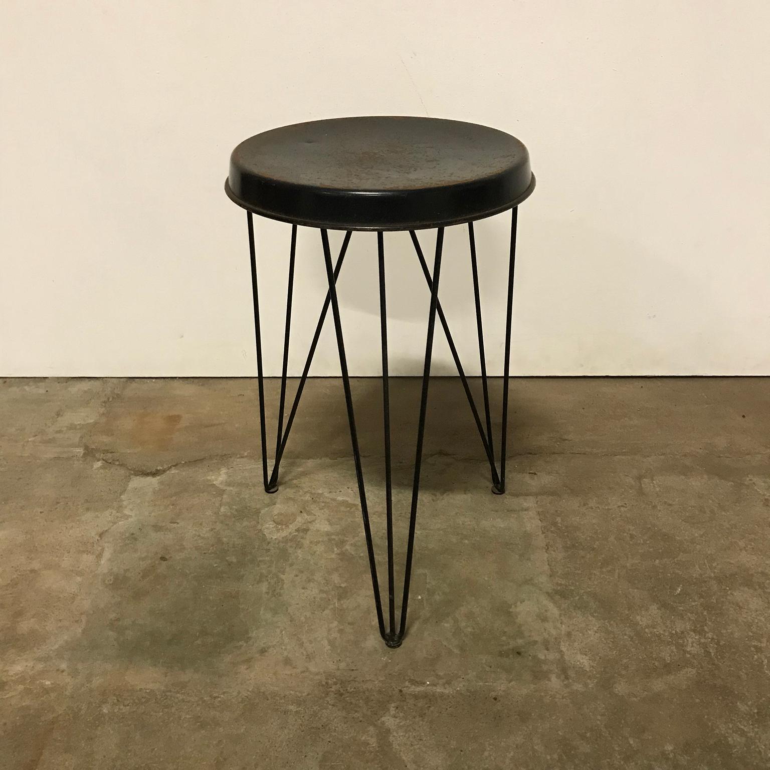 Pilastro, Tjerk Reijenga vintage sixties stool. Sculptural metal wire base and plate metal seat. Designed in 1966 by Tjerk Reijenga for Pilastro, Zwanenburg – Holland. Tjerk Reijenga was the leading designer of the Pilastro collection from the 1950s