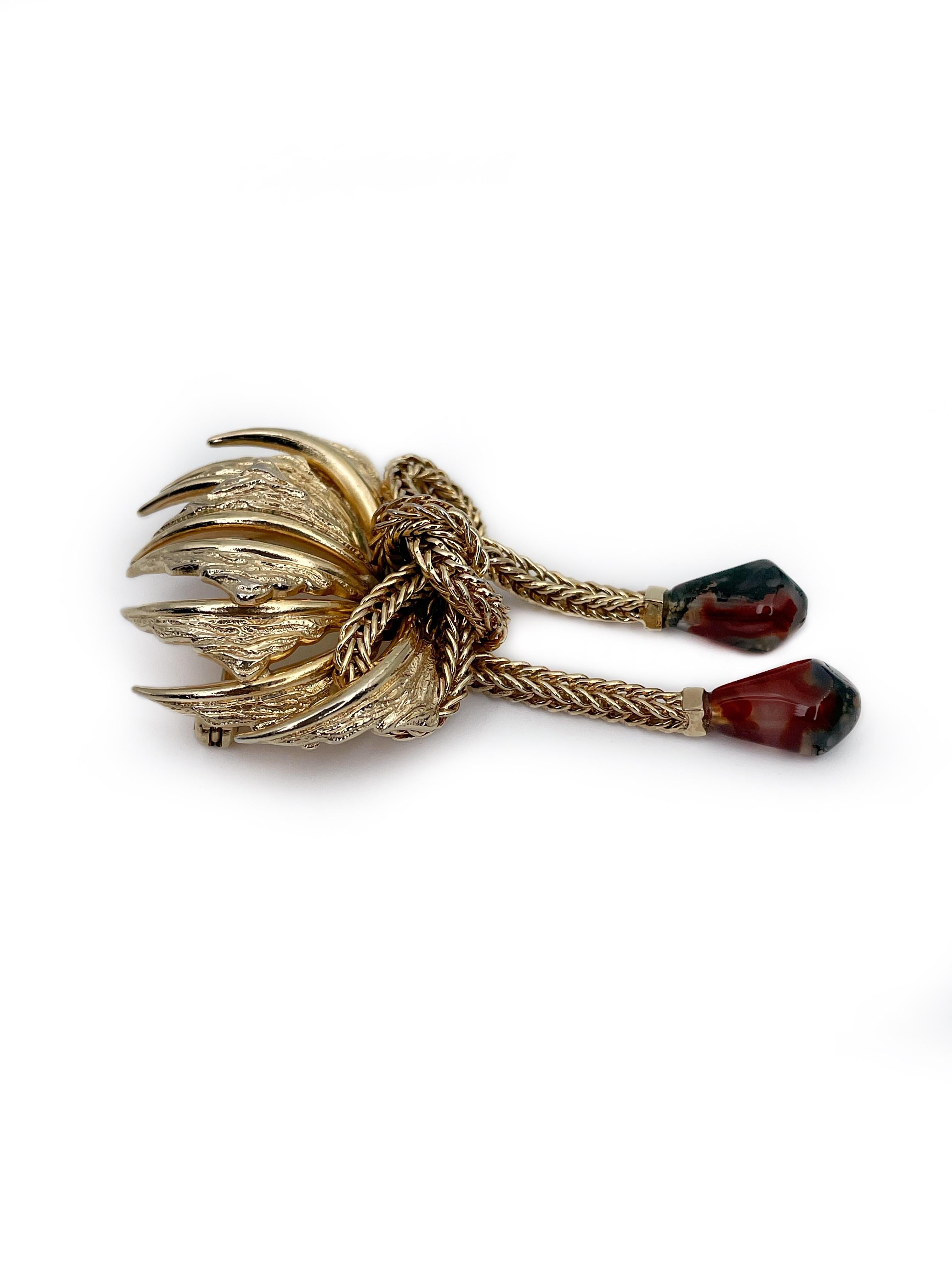 This is an abstract tassel design vintage brooch designed by Grosse in 1966. This piece is gold plated, adorned with lucite beads.

Markings: “Grosse© - 1966 - Germany” (shown in photos).

Size: 3.5x6.5cm