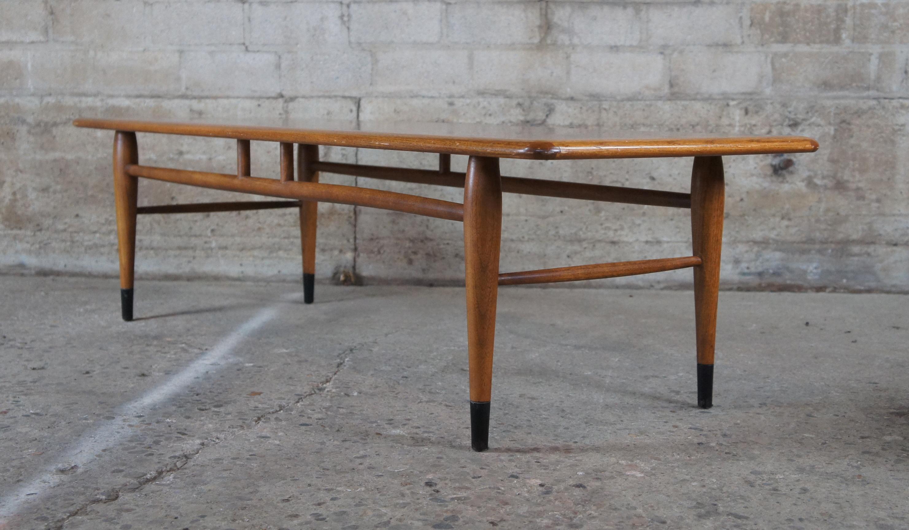Mid-20th Century 1966 Vintage Lane Acclaim 900 Walnut Coffee Cocktail Table Mid-Century Modern