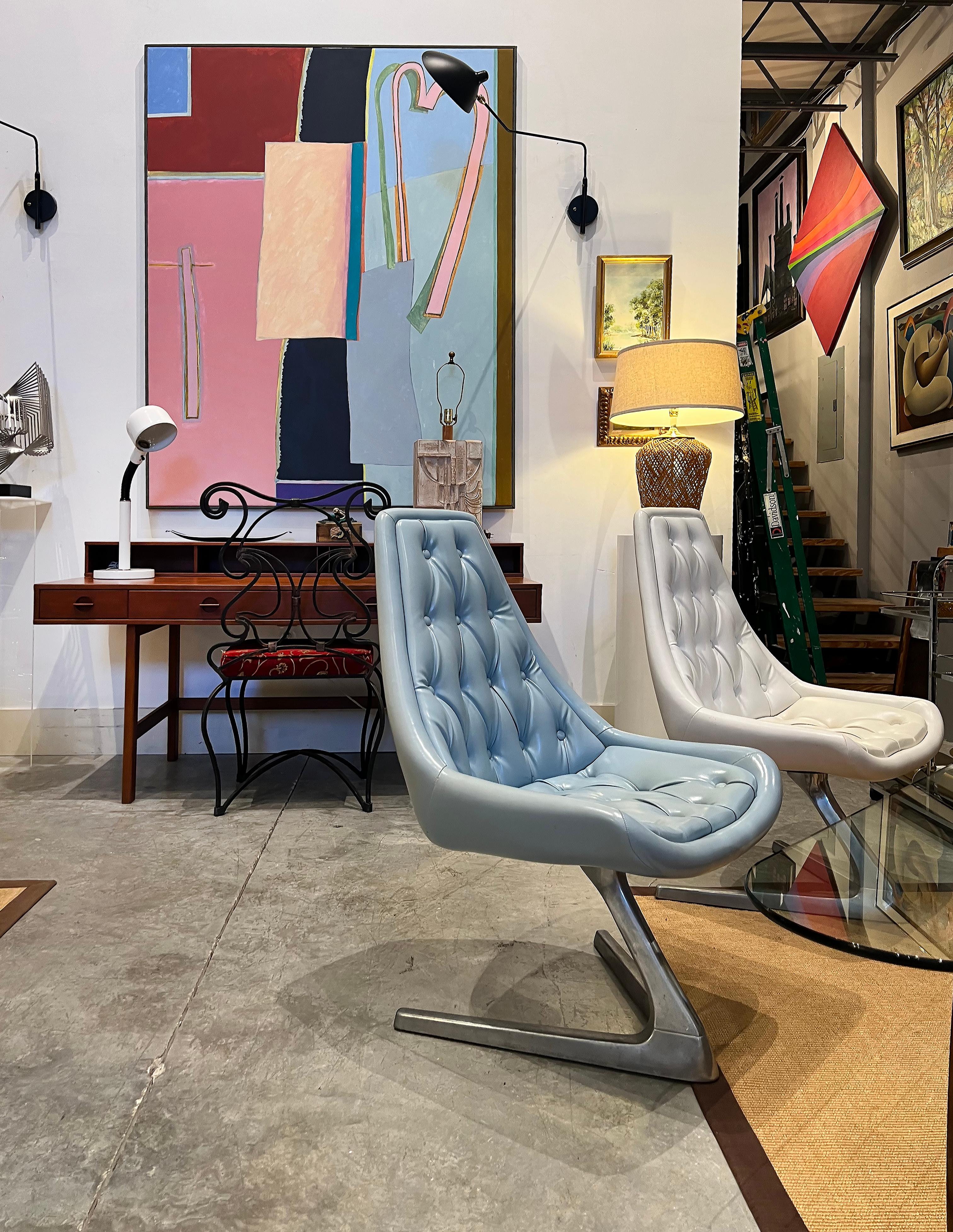 1966 Vladimir Kagan para Chrome Craft, Silla Unicornio Sculpta 


Se ofrece a la venta una silla Sculpta de 1966, también conocida como silla Unicornio, de Vladimir Kagan para Chrome Craft. La silla es de vinilo empenachado y se apoya en una base