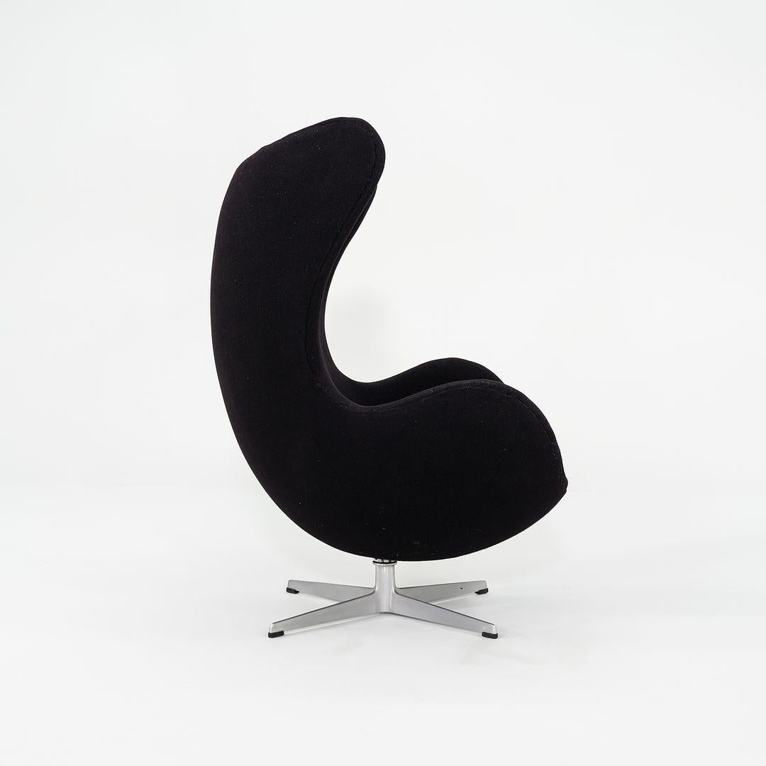 1967 Arne Jacobsen für Fritz Hansen Eierstuhl und Ottomane Schwarz Hergestellt in Dänemark im Zustand „Hervorragend“ im Angebot in Philadelphia, PA
