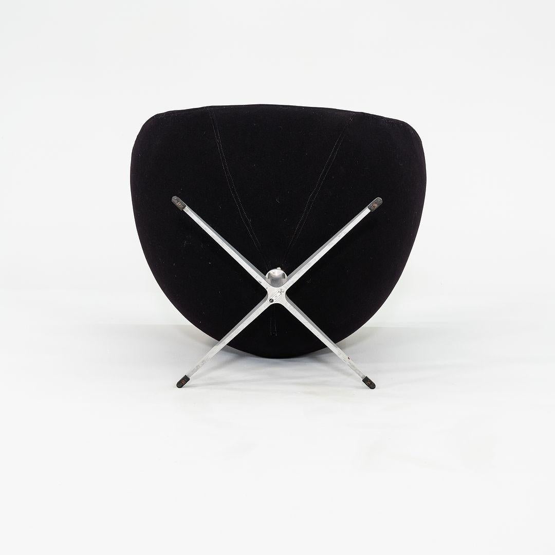 1967 Arne Jacobsen für Fritz Hansen Eierstuhl und Ottomane Schwarz Hergestellt in Dänemark im Angebot 1