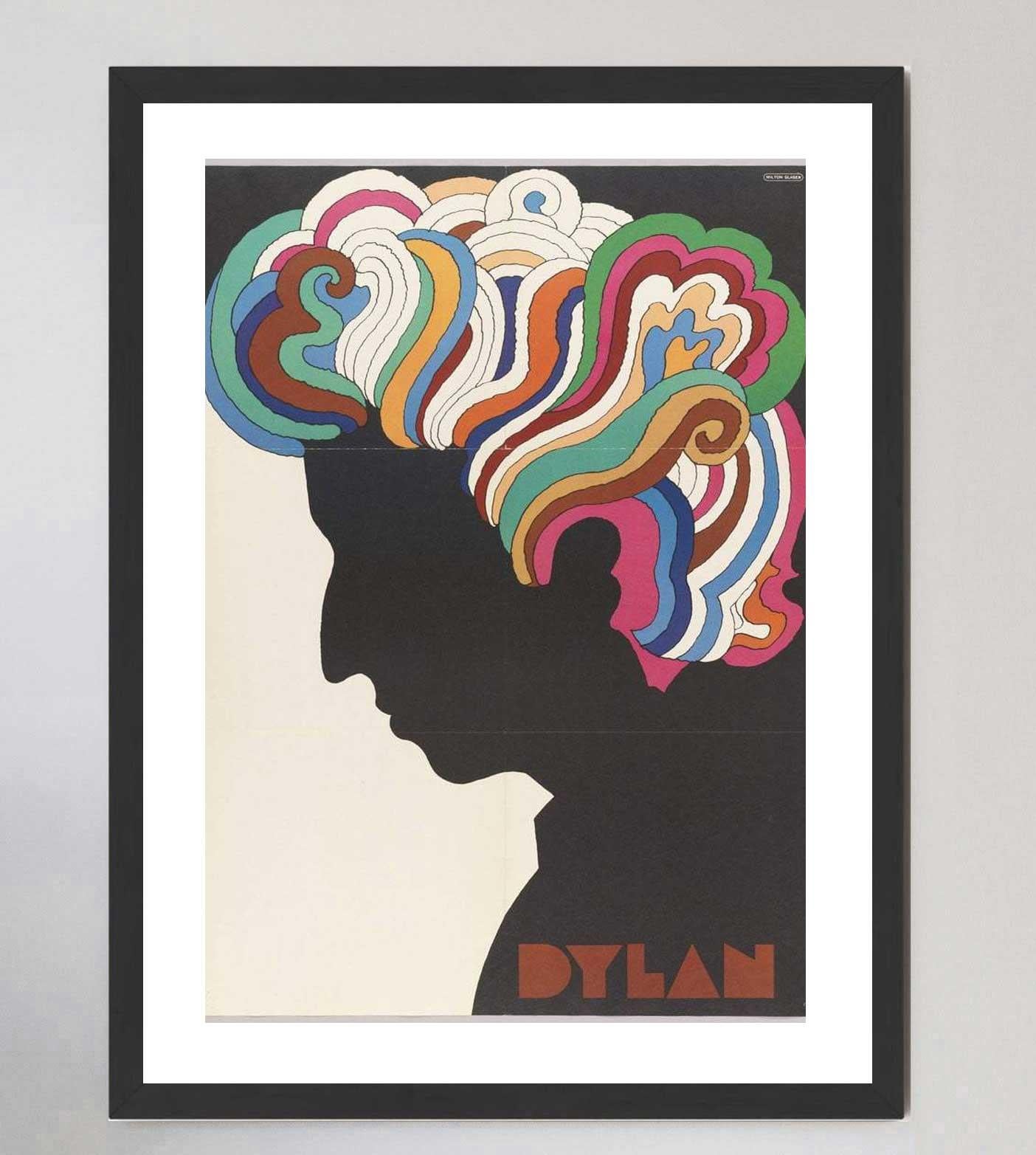 Der berühmte Grafikdesigner Milton Glaser erhielt den Auftrag, dieses besondere Plakat für das Album Greatest Hits von Bob Dylan aus dem Jahr 1966 zu gestalten. Da Dylan bei einem Motorradunfall schwer verletzt wurde, sollte diese Collaboration