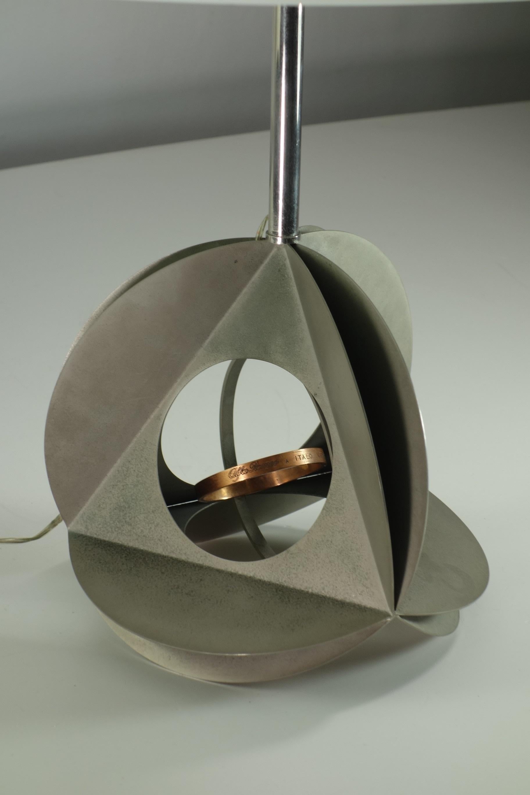 1967 Bruno Munari Alfa Romeo Italienische Design-Skulptur Tischlampe (Moderne der Mitte des Jahrhunderts) im Angebot