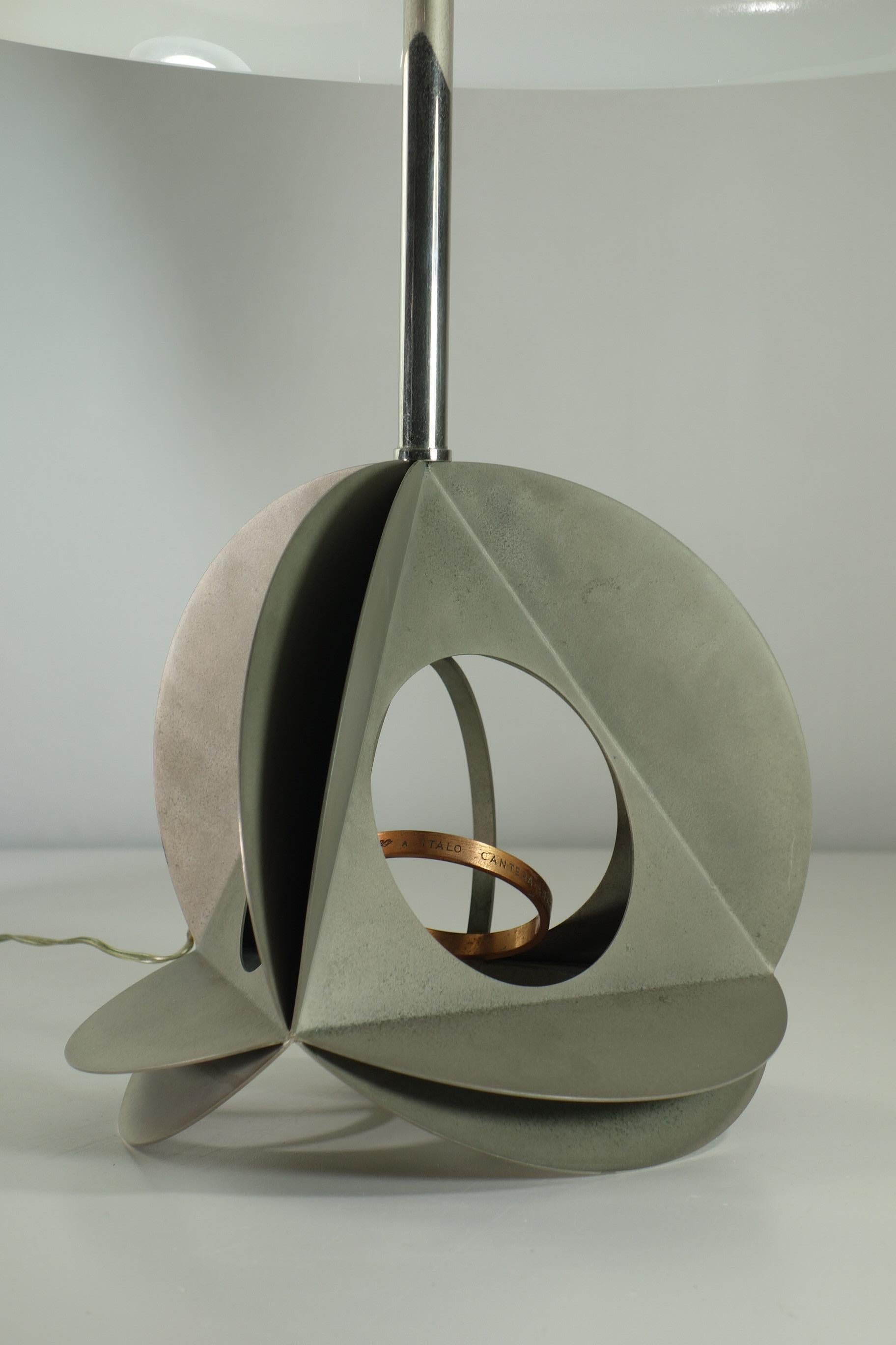 1967 Bruno Munari Alfa Romeo Italienische Design-Skulptur Tischlampe im Zustand „Hervorragend“ im Angebot in Brescia, IT