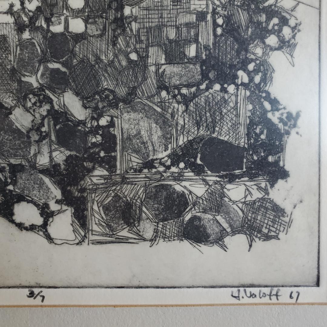 1967 Radierung mit dem Titel, datiert, signiert „Nocturnal Abode“ #3/7 des Künstlers H Valoff im Angebot 10