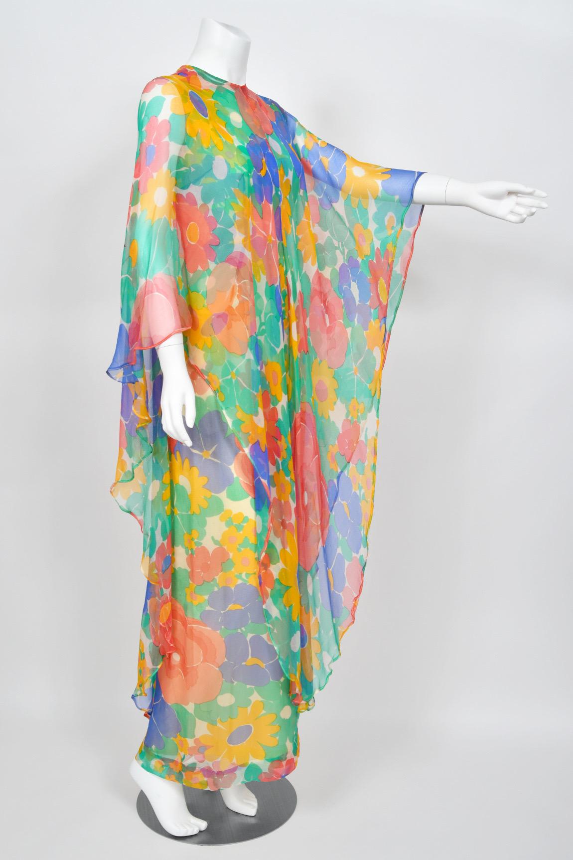Givenchy Haute Couture Robe longue caftan drapée en soie transparente à fleurs colorées, 1967 en vente 6