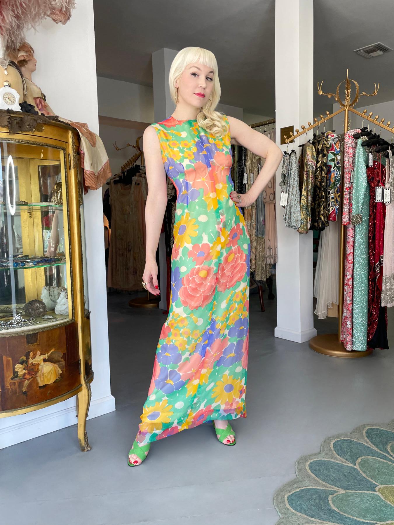 Givenchy Haute Couture Robe longue caftan drapée en soie transparente à fleurs colorées, 1967 Pour femmes en vente