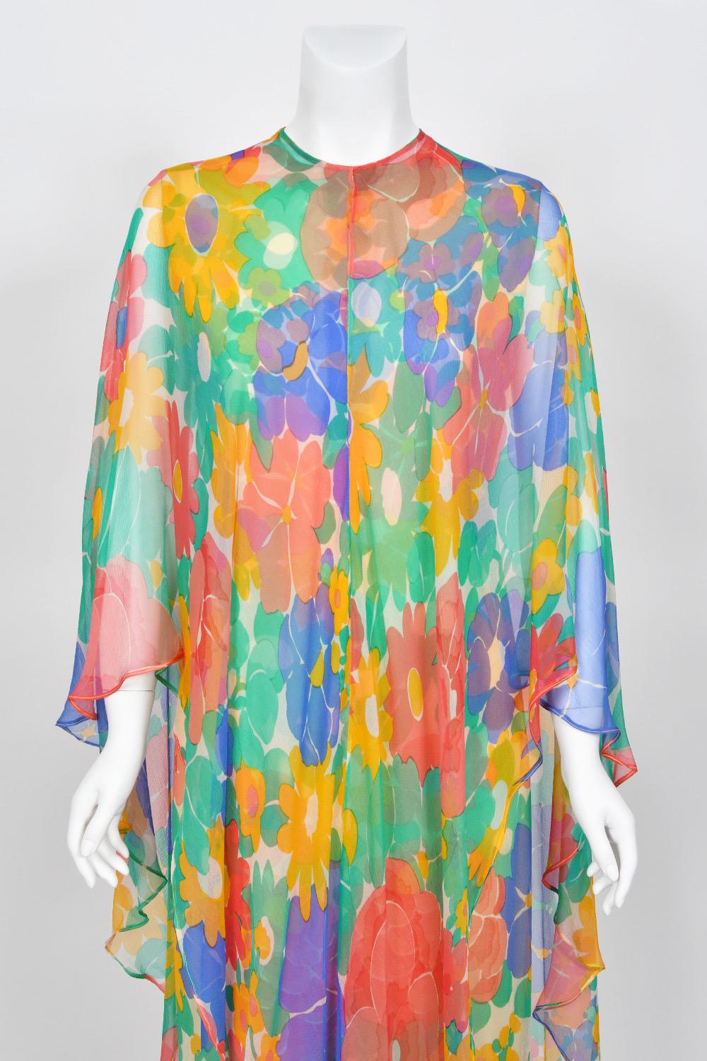 Givenchy Haute Couture Robe longue caftan drapée en soie transparente à fleurs colorées, 1967 en vente 3