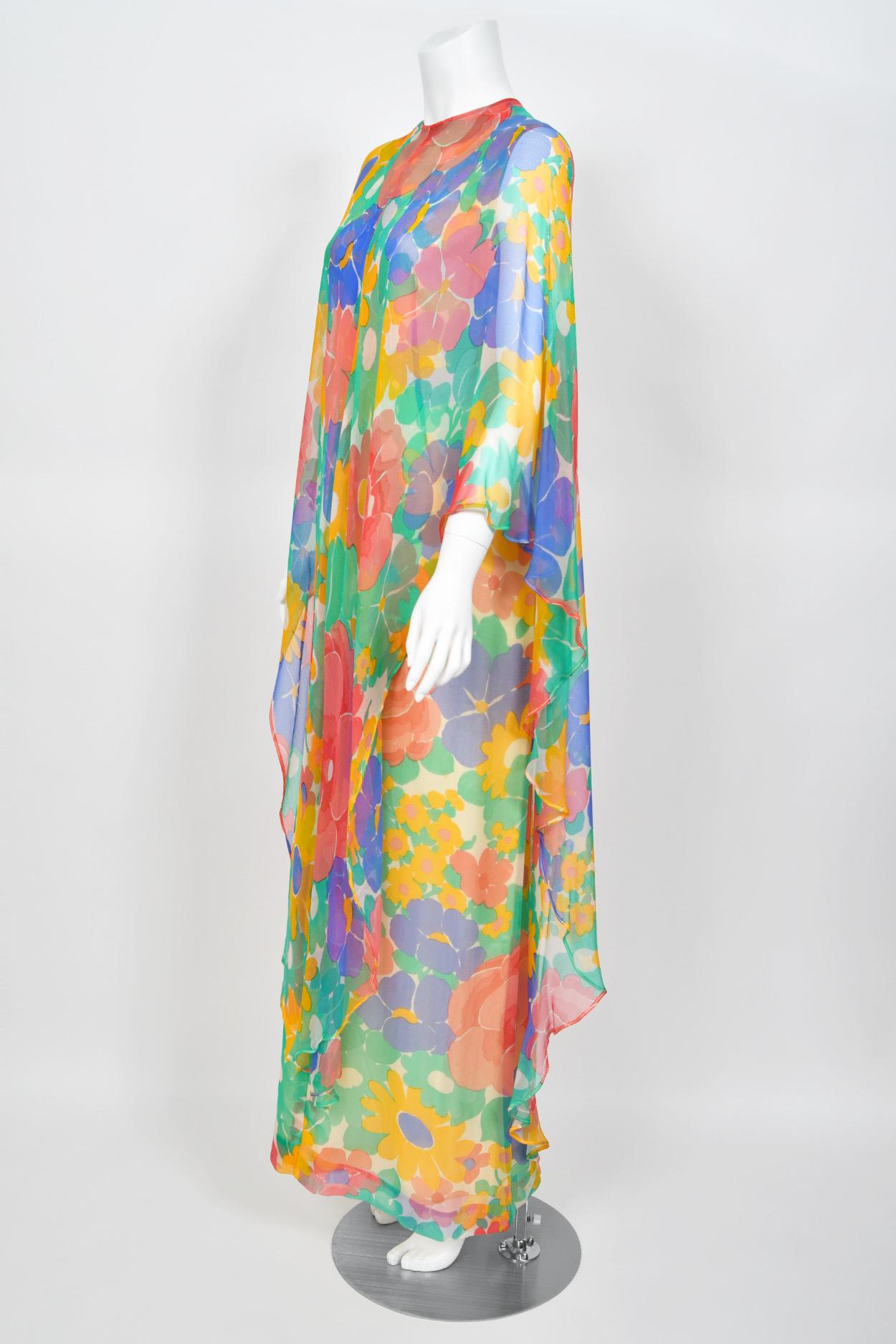 Givenchy Haute Couture Robe longue caftan drapée en soie transparente à fleurs colorées, 1967 en vente 4