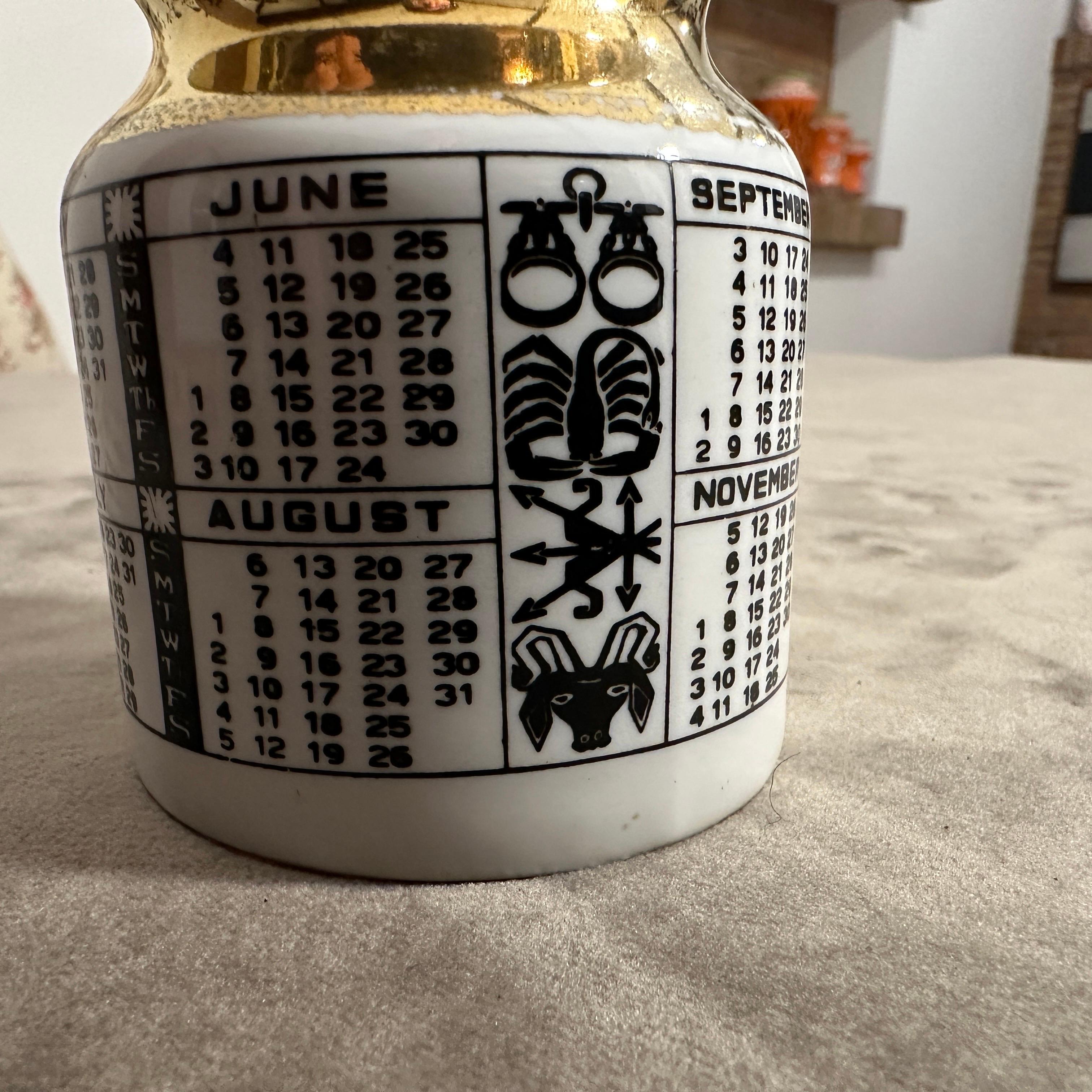 1967 Mid-Century Modern Ceramic Paperweight Calendar by Piero Fornasetti For Sale 5