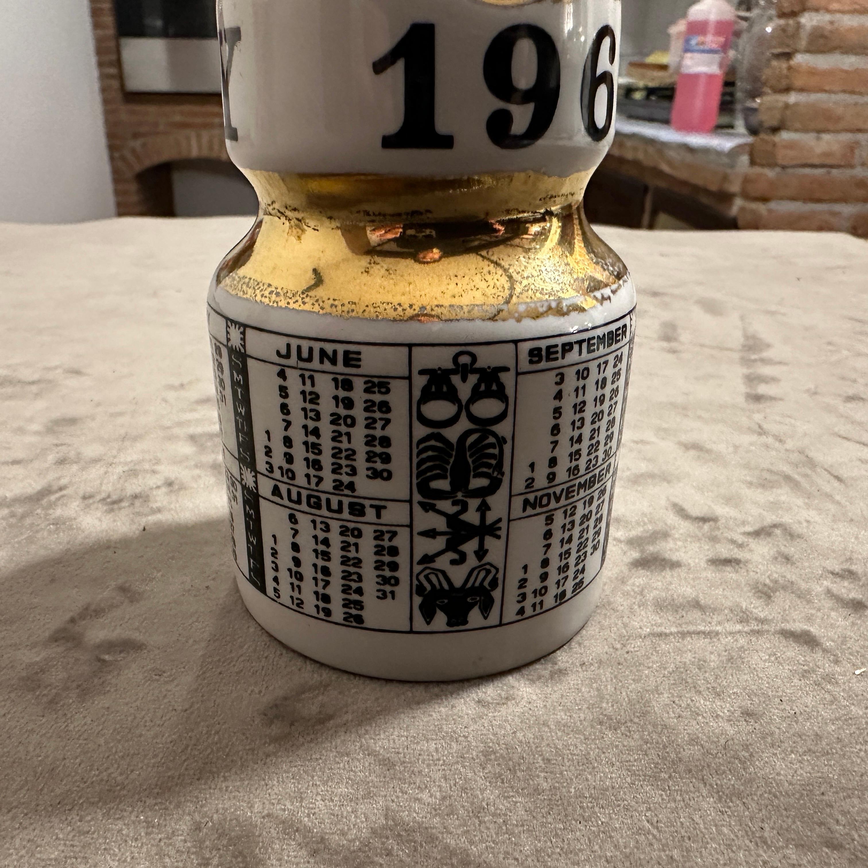 1967 Mid-Century Modern Ceramic Paperweight Calendar by Piero Fornasetti For Sale 6