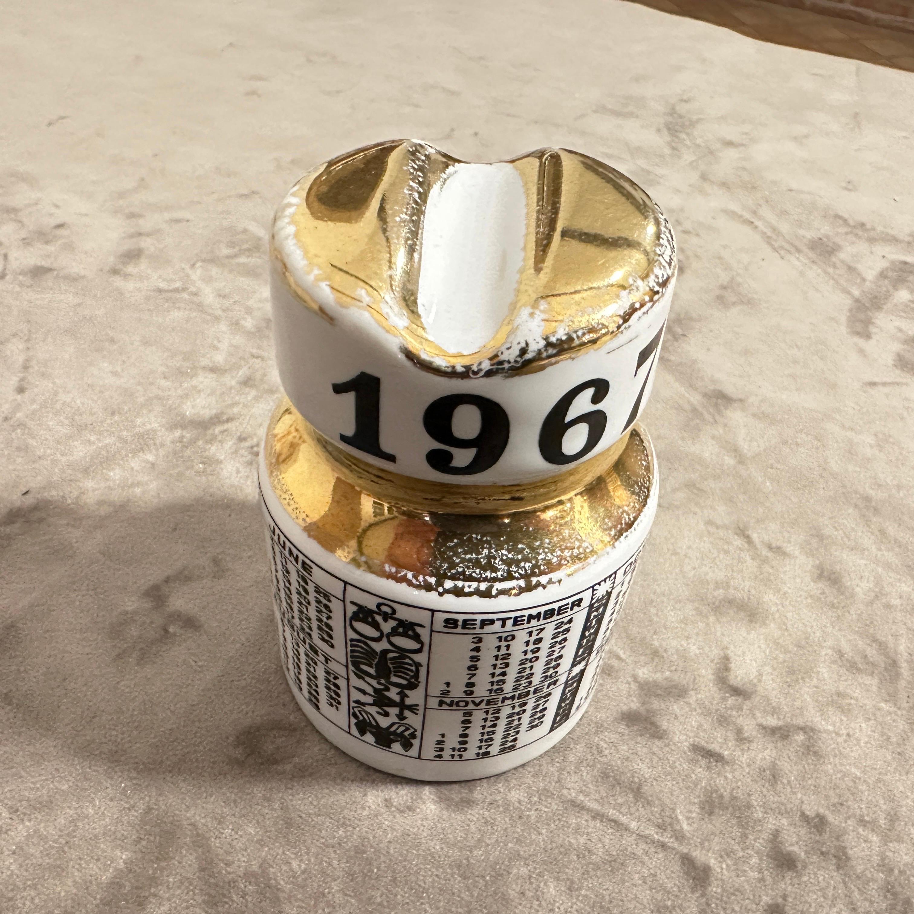1967 Mid-Century Modern Ceramic Paperweight Calendar by Piero Fornasetti For Sale 2
