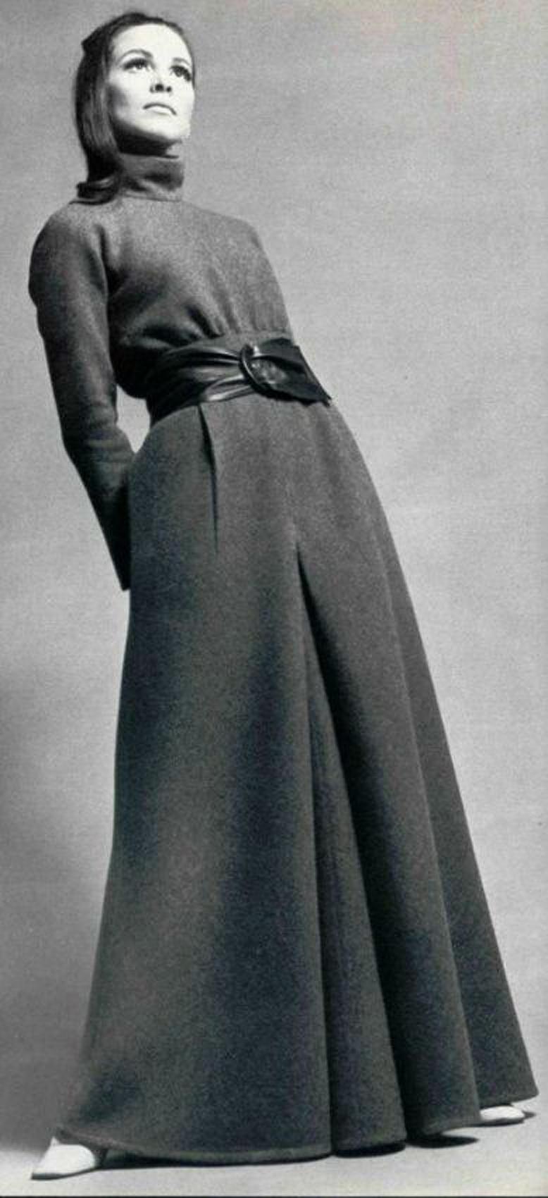 Atemberaubender und sehr seltener dokumentierter Nina Ricci Haute Couture Jumpsuit aus ihrer Herbst-Winter-Kollektion 1967. Das französische Modehaus, das für seine feminine, damenhafte Kleidung bekannt ist, ist seit langem der Inbegriff des Pariser