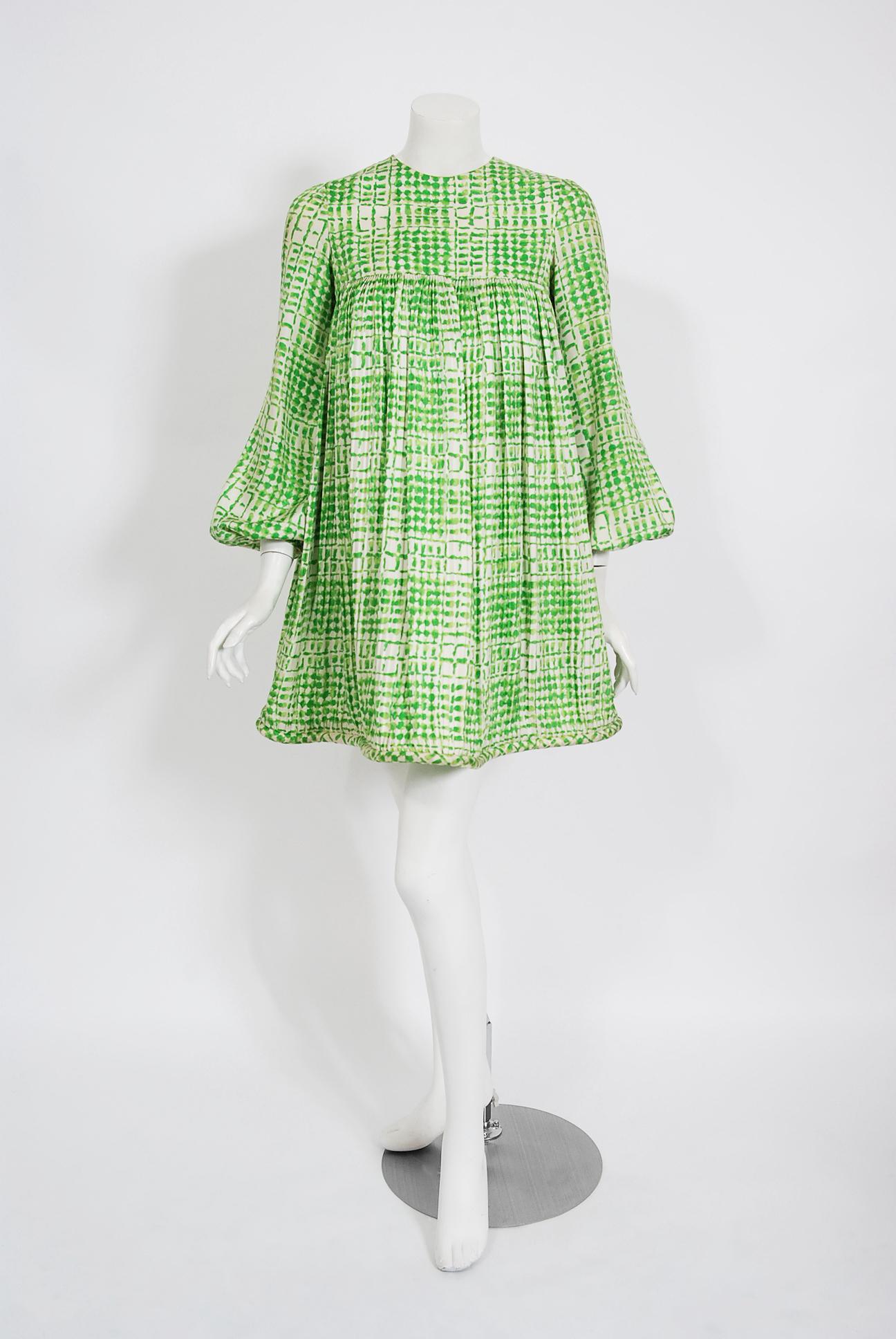 Vintage 1967 Pierre Cardin Couture Green White Silk Pleated Babydoll Mini Dress In Good Condition In Beverly Hills, CA
