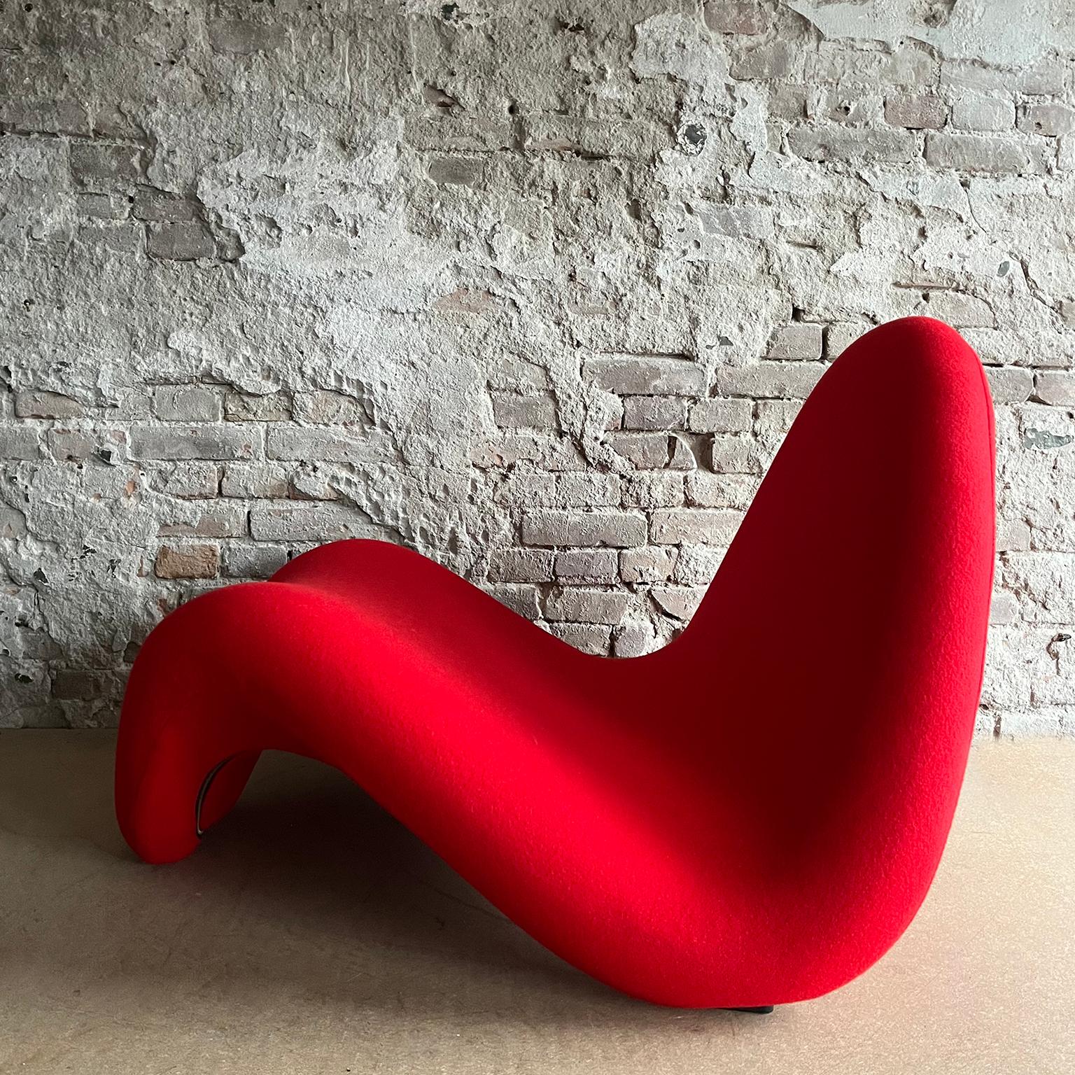 1967, Red Tongue by Pierre Paulin, for Artifort, New Upholstery In Tonus For Sale 3