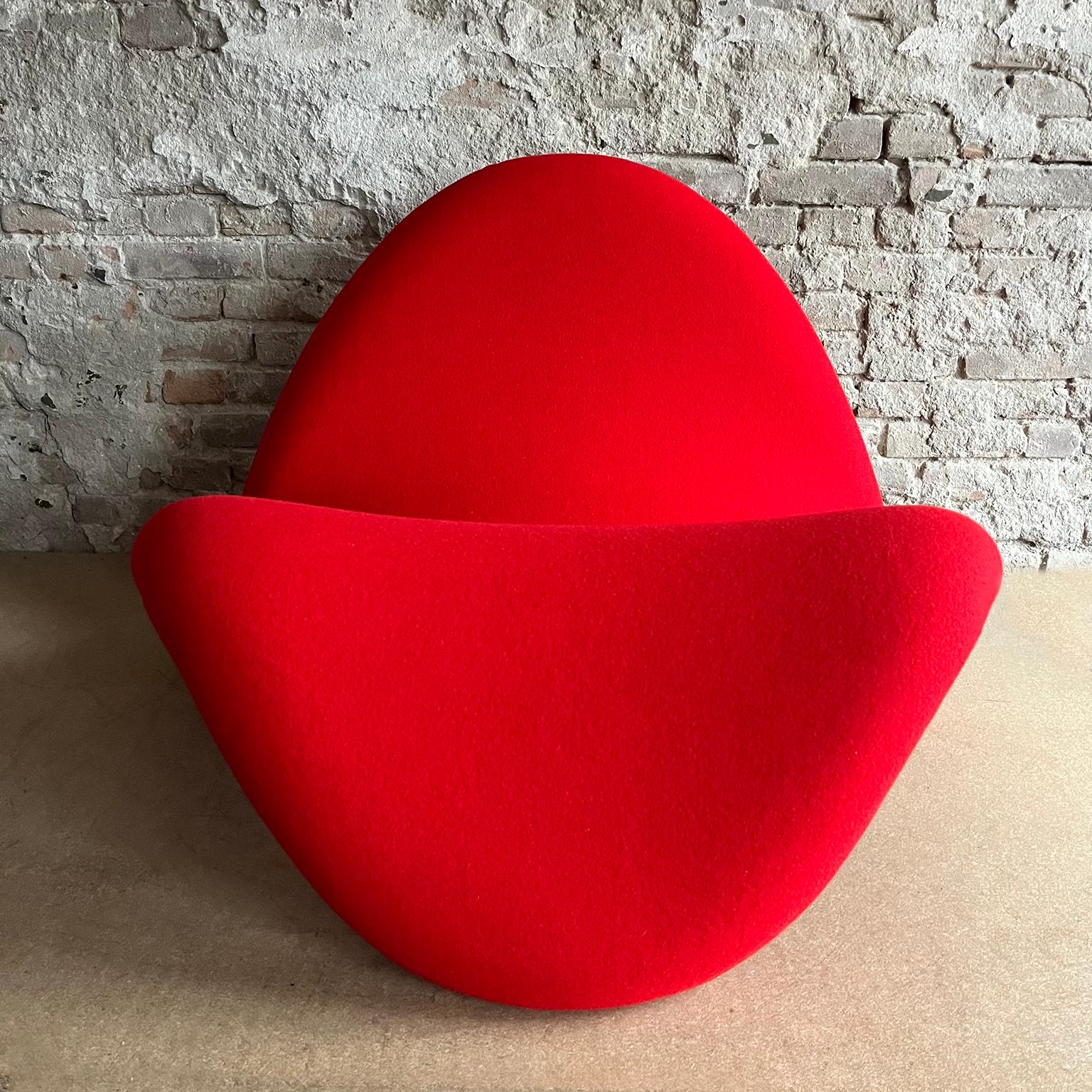 1967, Red Tongue by Pierre Paulin, for Artifort, New Upholstery In Tonus For Sale 4