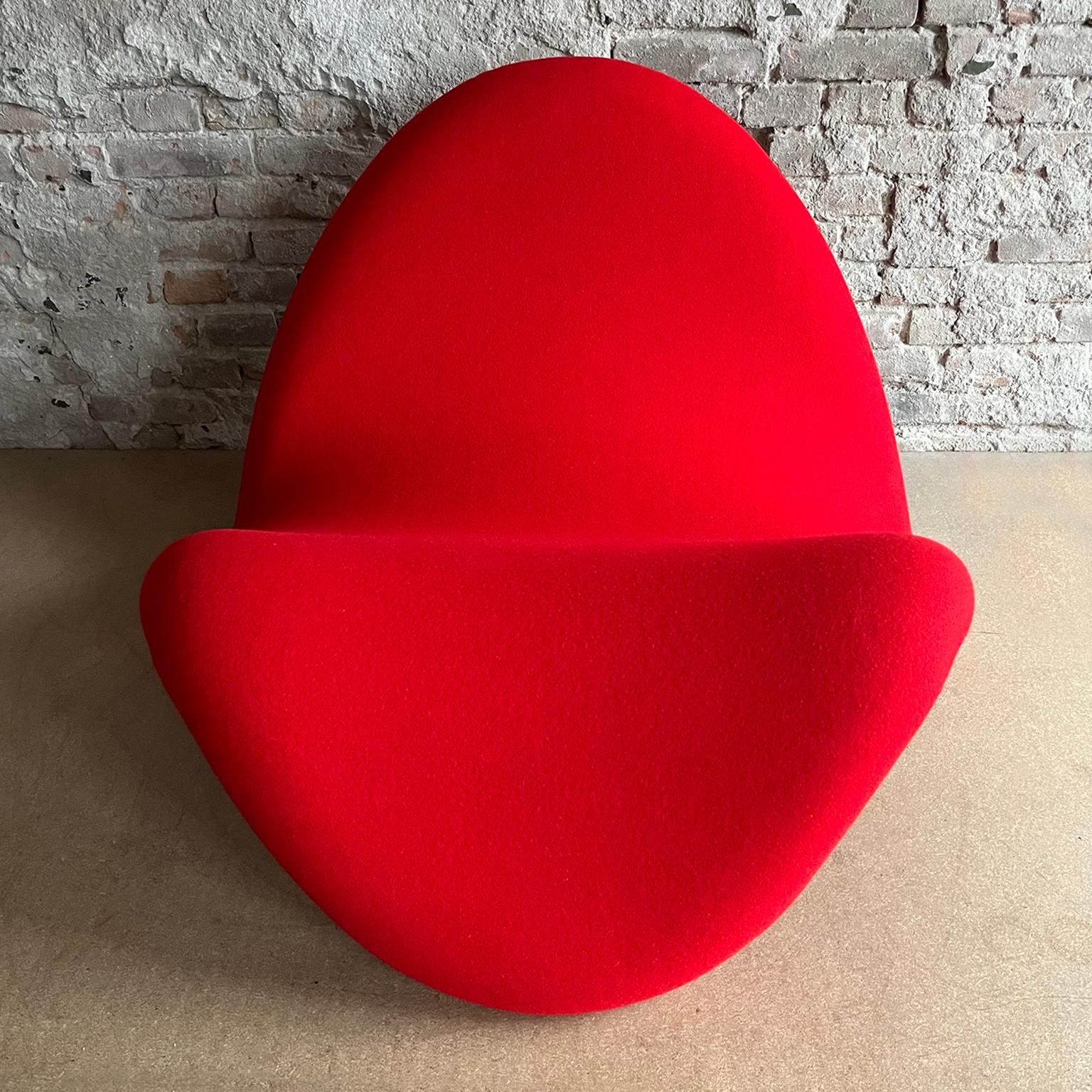 1967, Red Tongue by Pierre Paulin, for Artifort, New Upholstery In Tonus For Sale 5