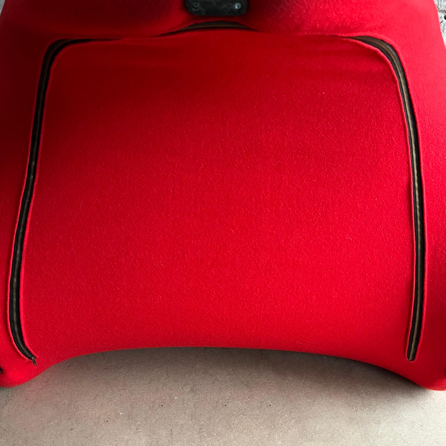 1967, Red Tongue by Pierre Paulin, for Artifort, New Upholstery In Tonus For Sale 8