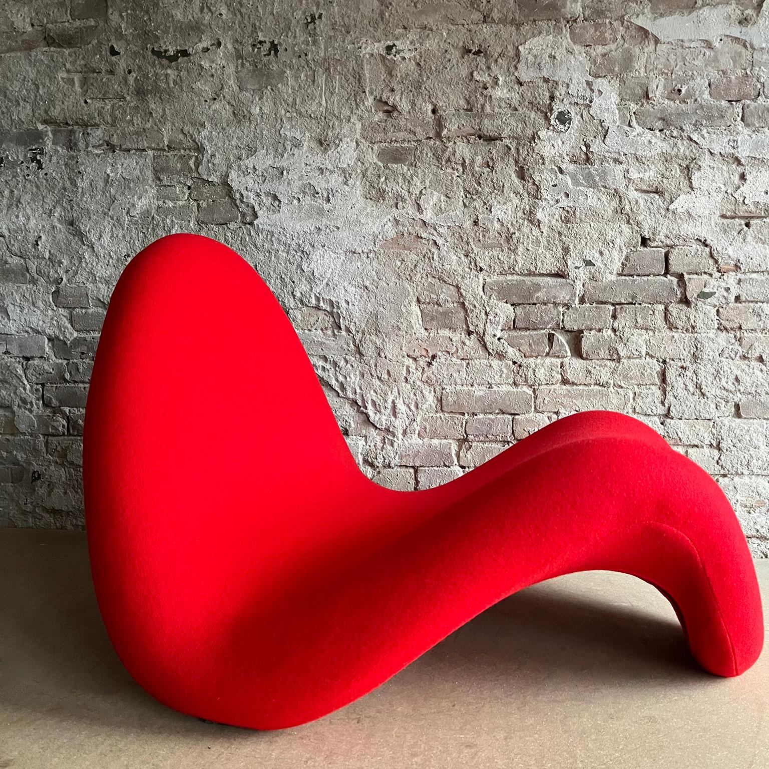 Mid-Century Modern 1967, Red Tongue by Pierre Paulin, for Artifort, New Upholstery In Tonus For Sale