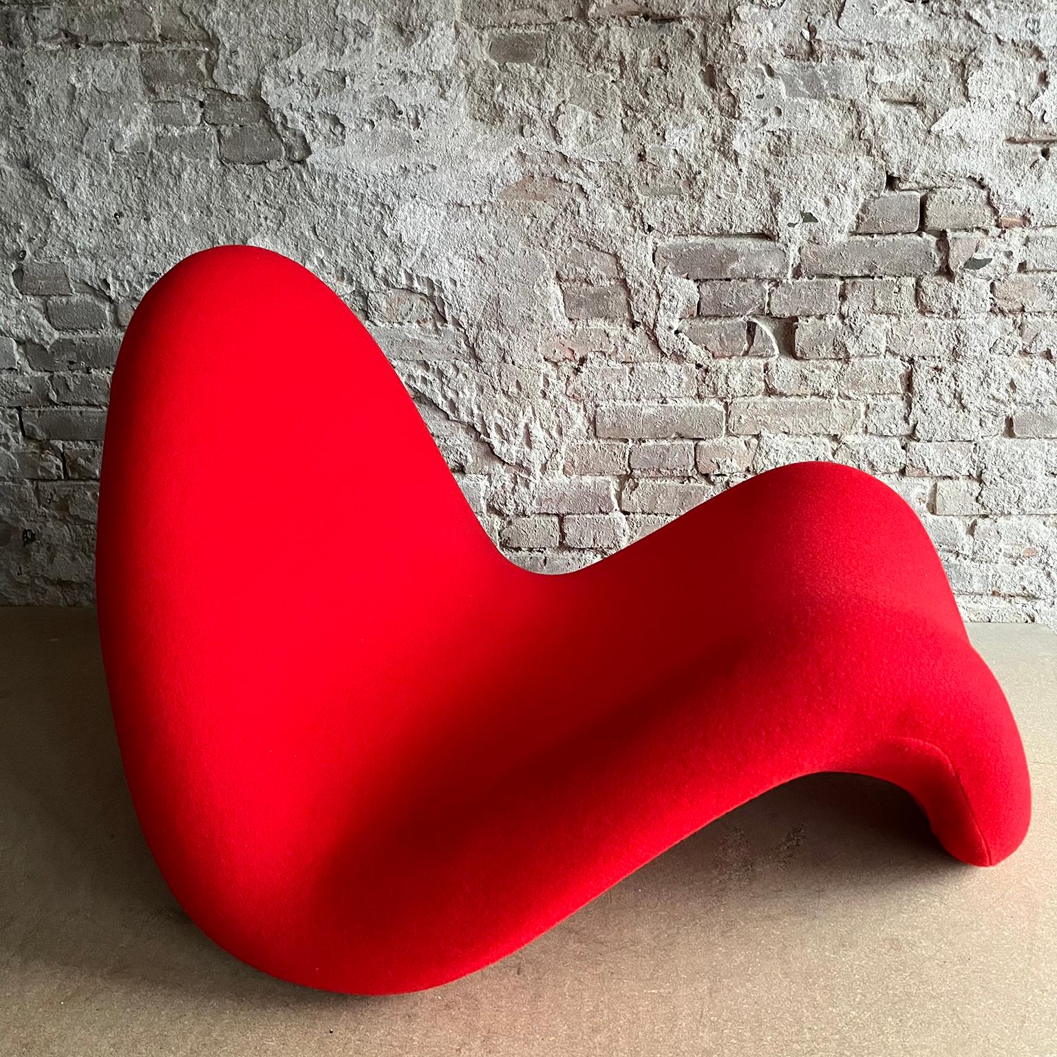 1967, Red Tongue by Pierre Paulin, for Artifort, New Upholstery In Tonus In Good Condition In Amsterdam IJMuiden, NL