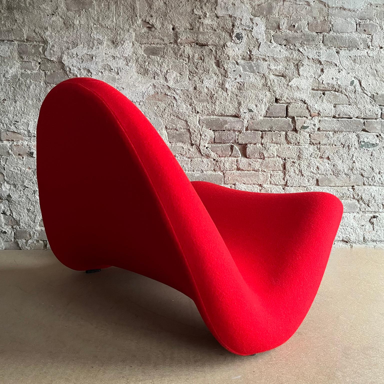 Fabric 1967, Red Tongue by Pierre Paulin, for Artifort, New Upholstery In Tonus For Sale