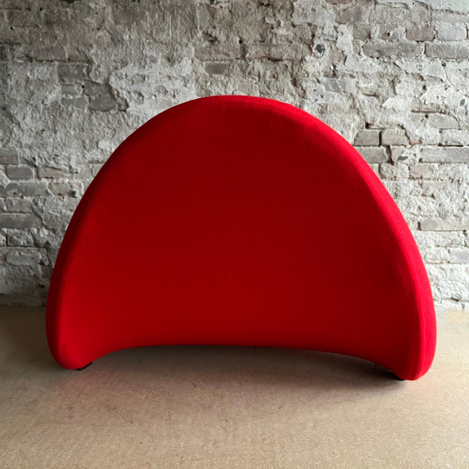 Fabric 1967, Red Tongue by Pierre Paulin, for Artifort, New Upholstery In Tonus