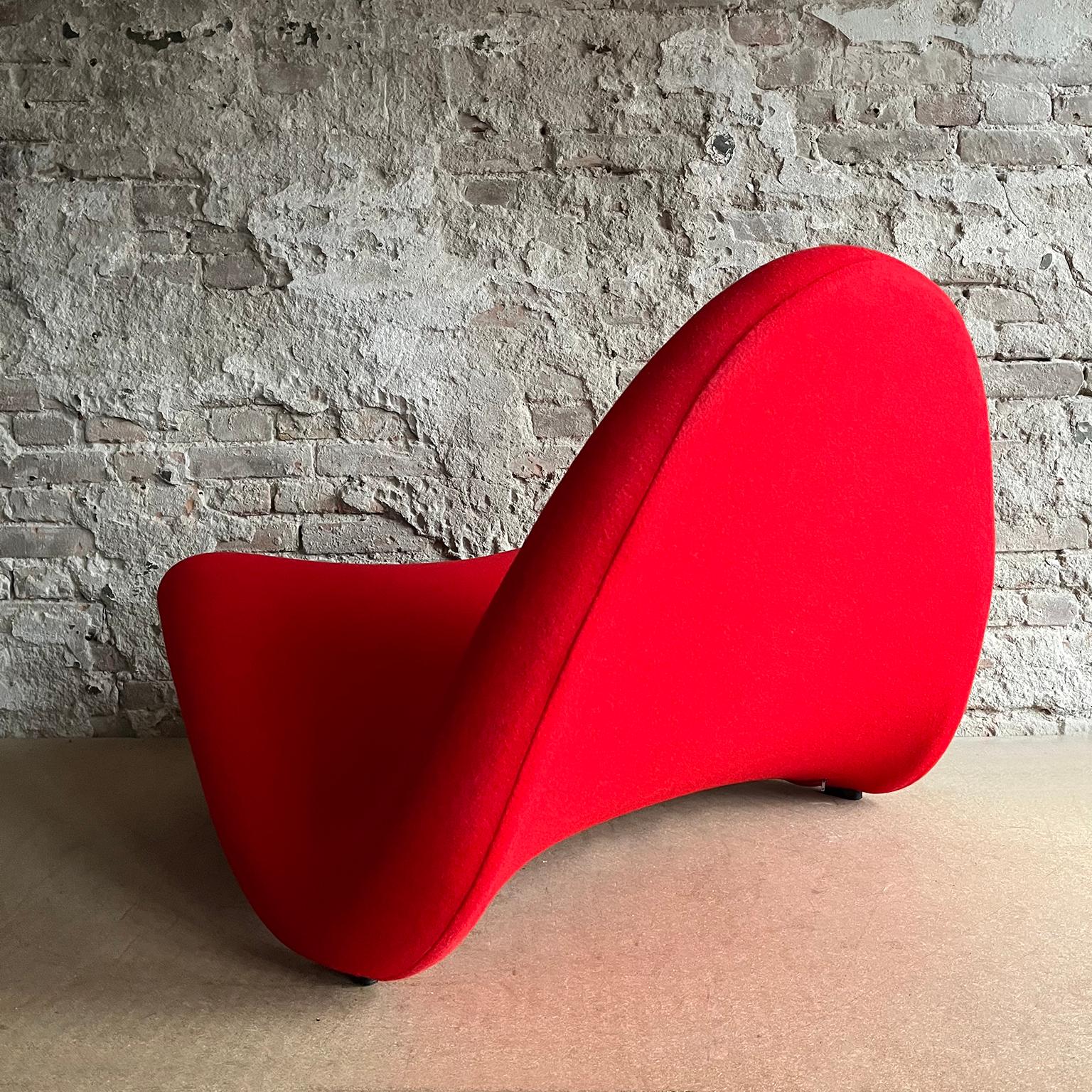 1967, Red Tongue by Pierre Paulin, for Artifort, New Upholstery In Tonus For Sale 2