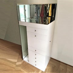 1967 Salocchi Commode alta laccata bianca a specchio con luce di Sormani, Italia