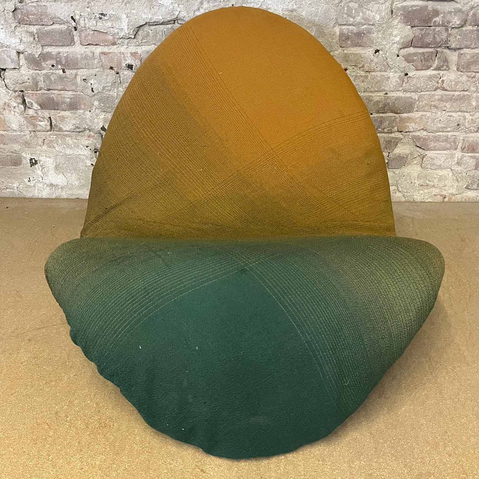1967, Tongue by Pierre Paulin by Artifort in Orange Green Upholstery For Sale 3